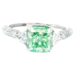 Bague avec diamant vert fantaisie certifié AGL de 2.01 carat de pureté VS