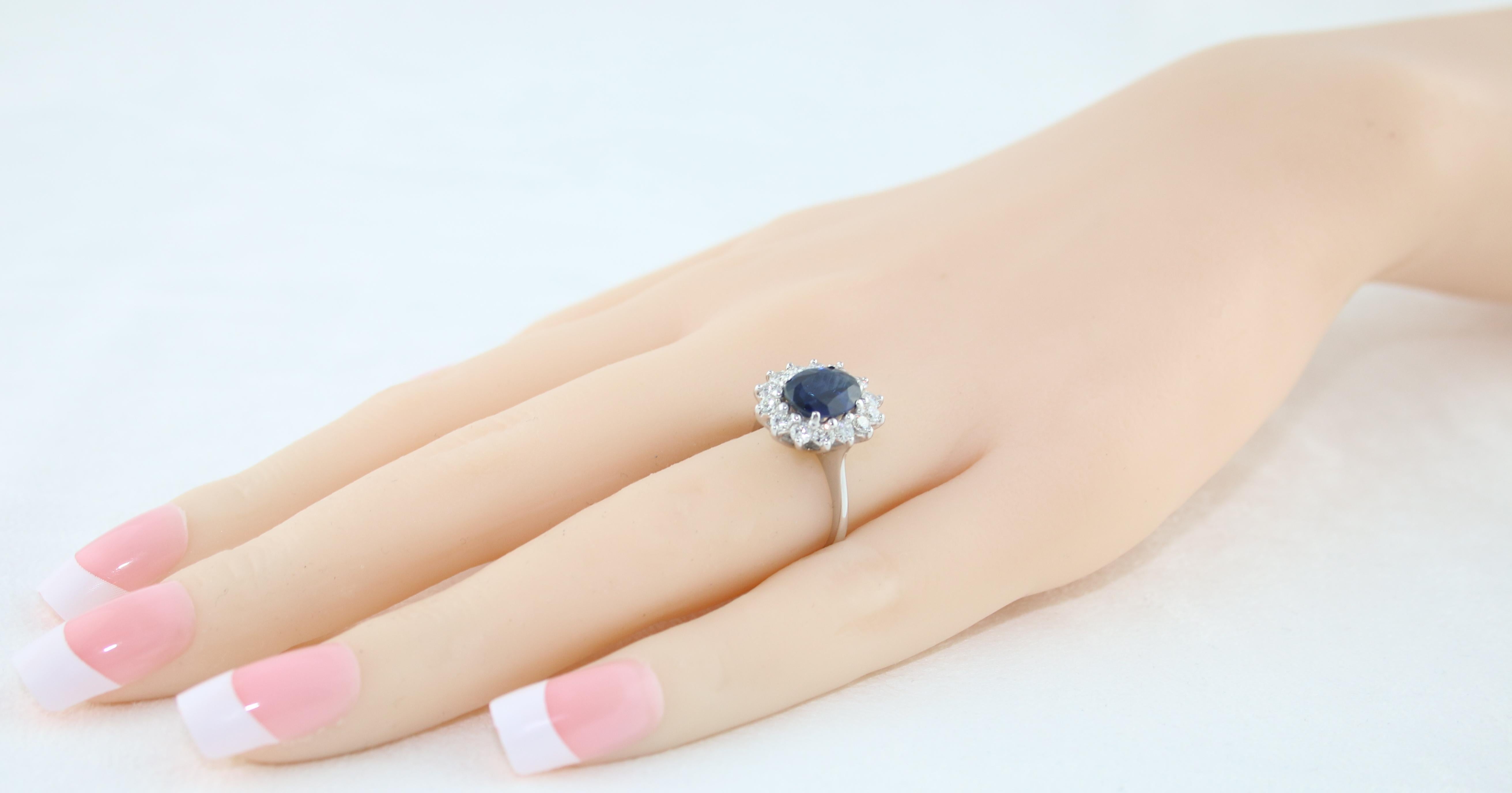 Goldring, AGL-zertifizierter 2,05 Karat unbehandelter ovaler blauer Saphir und Diamant Damen im Angebot