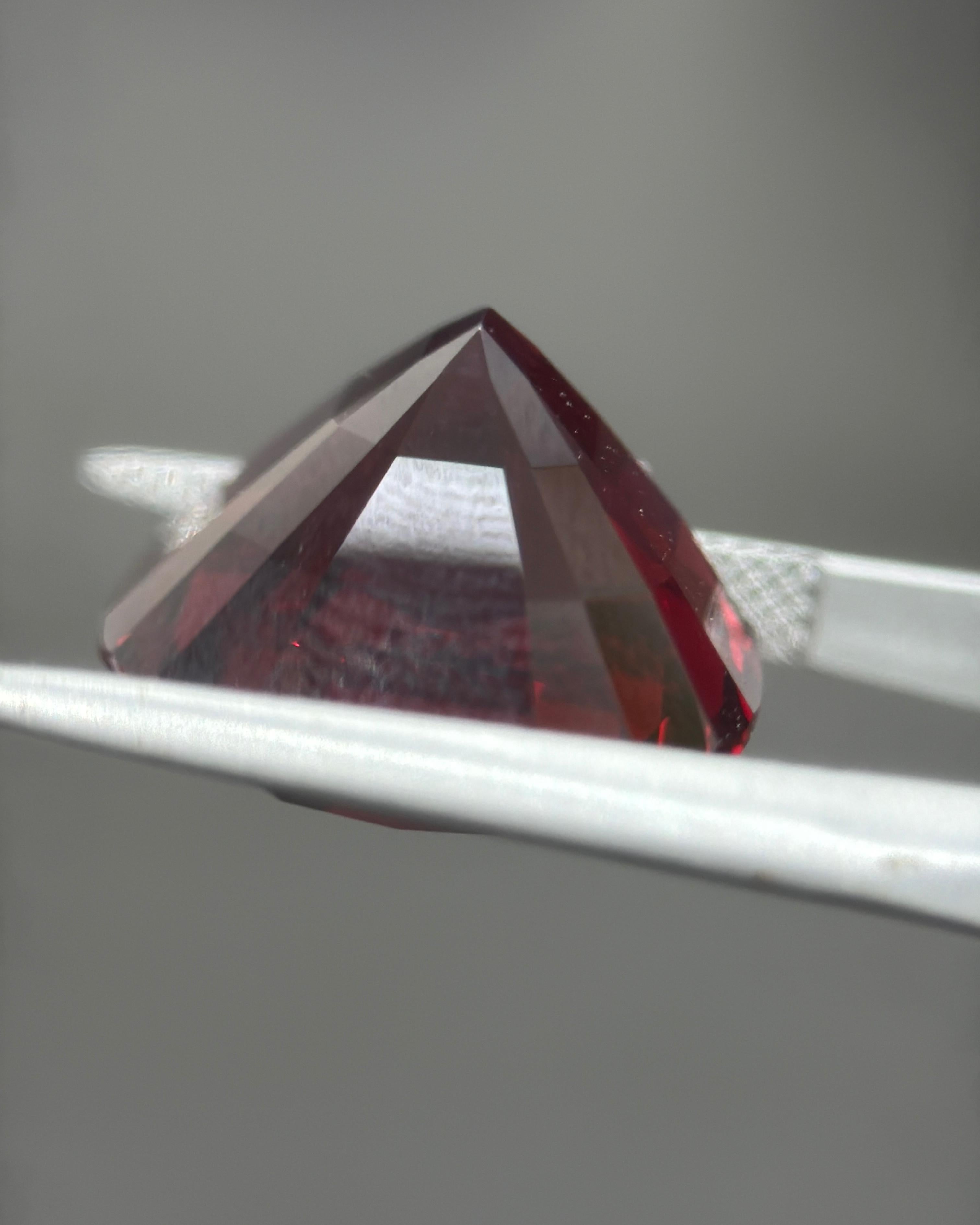 AGL-zertifizierter 20,59 Karat Burma No Heat Vivid Red Spinel im Angebot 3