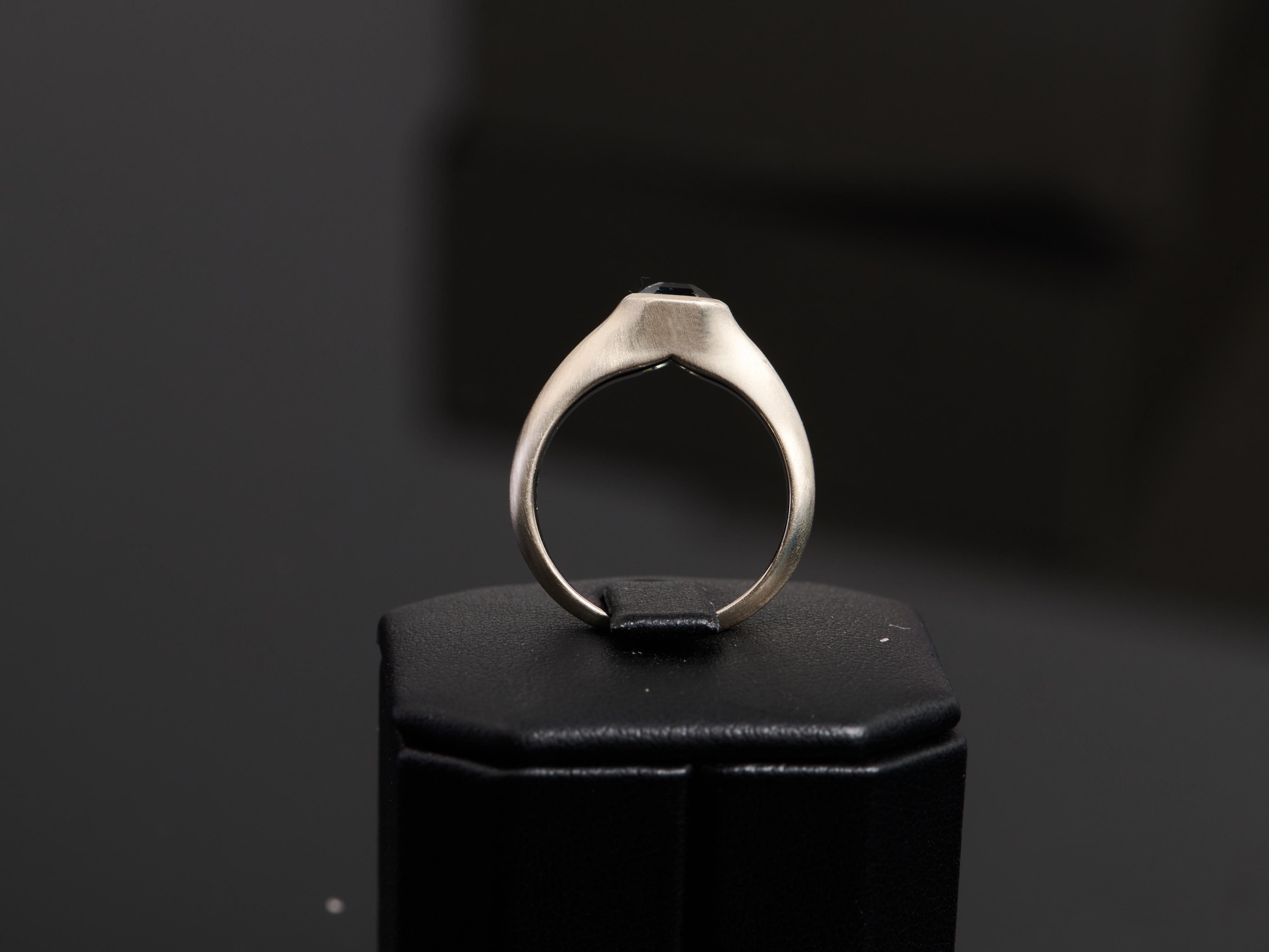 Contemporary AGL certified 2.06ct Grayish Blue sapphire mounted in 18k white gold ring For Sale
