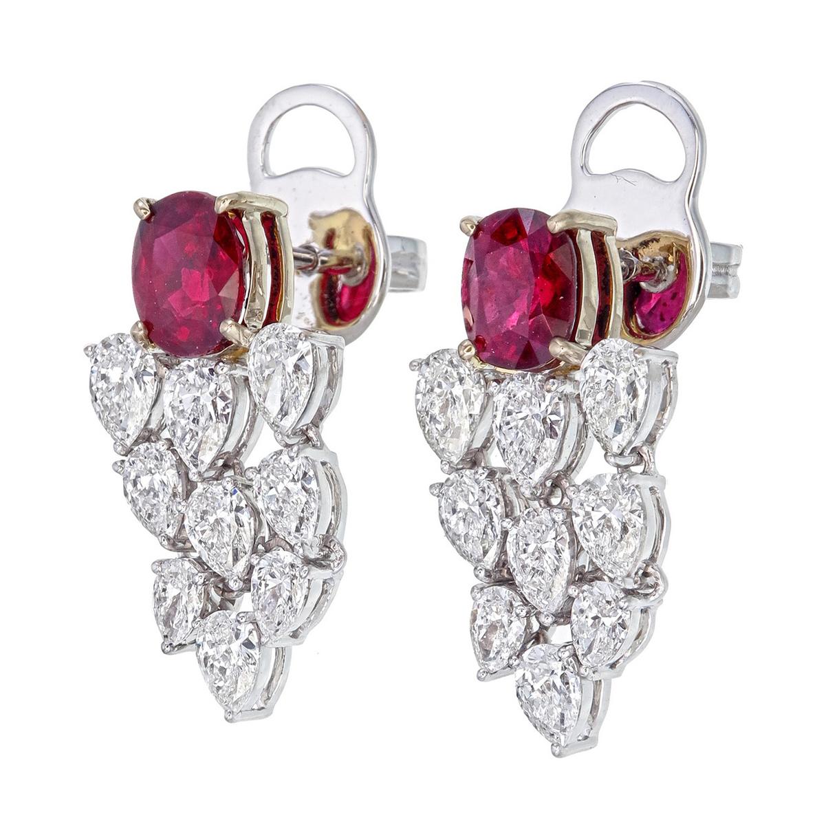 Estetismo Orecchini con rubino di Birmania e diamanti certificati AGL da 2,14 carati in oro bianco 18K in vendita