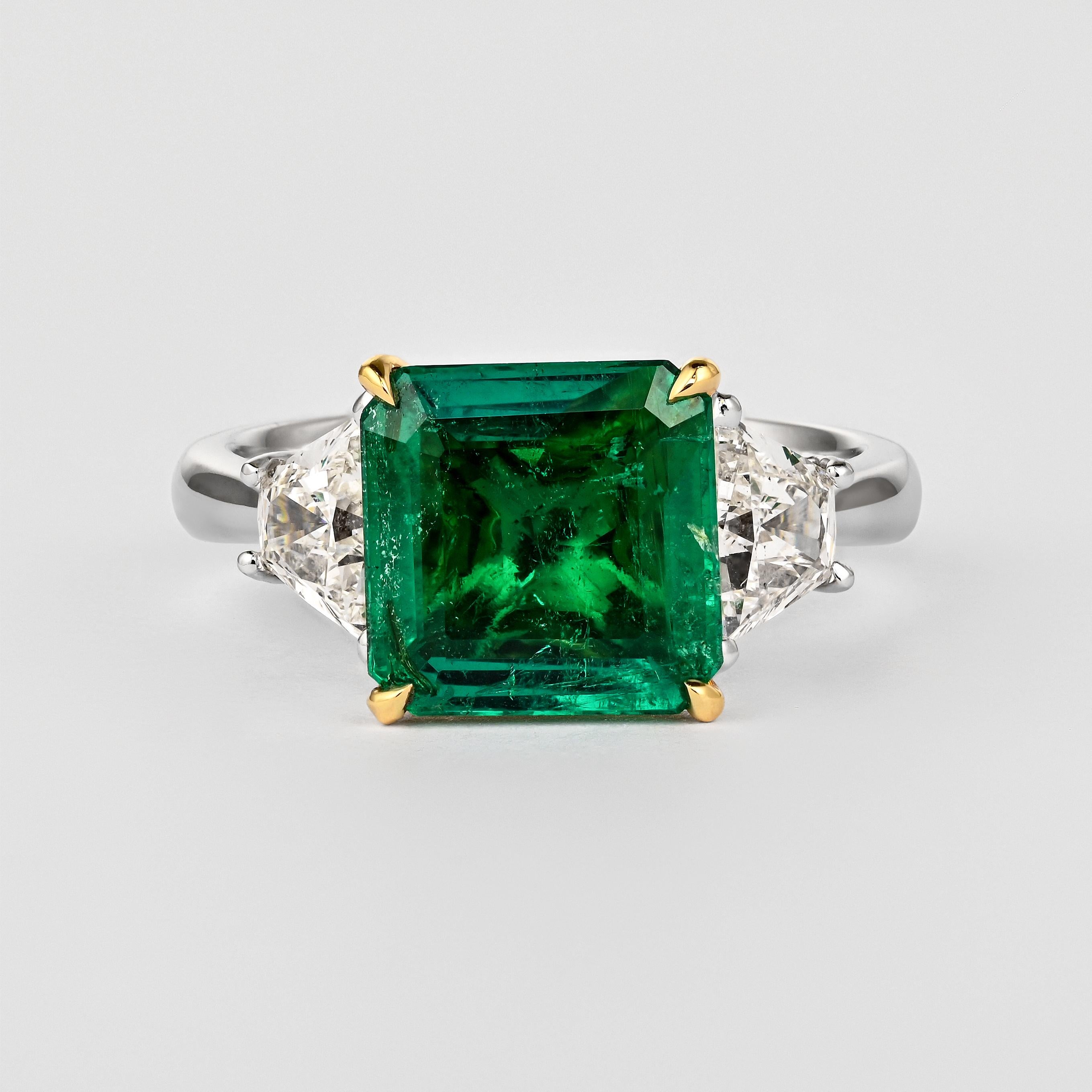 AGL Certified 2.44 Carat No Oil Colombian Emerald and Trapezoid Diamond Ring For Sale 8