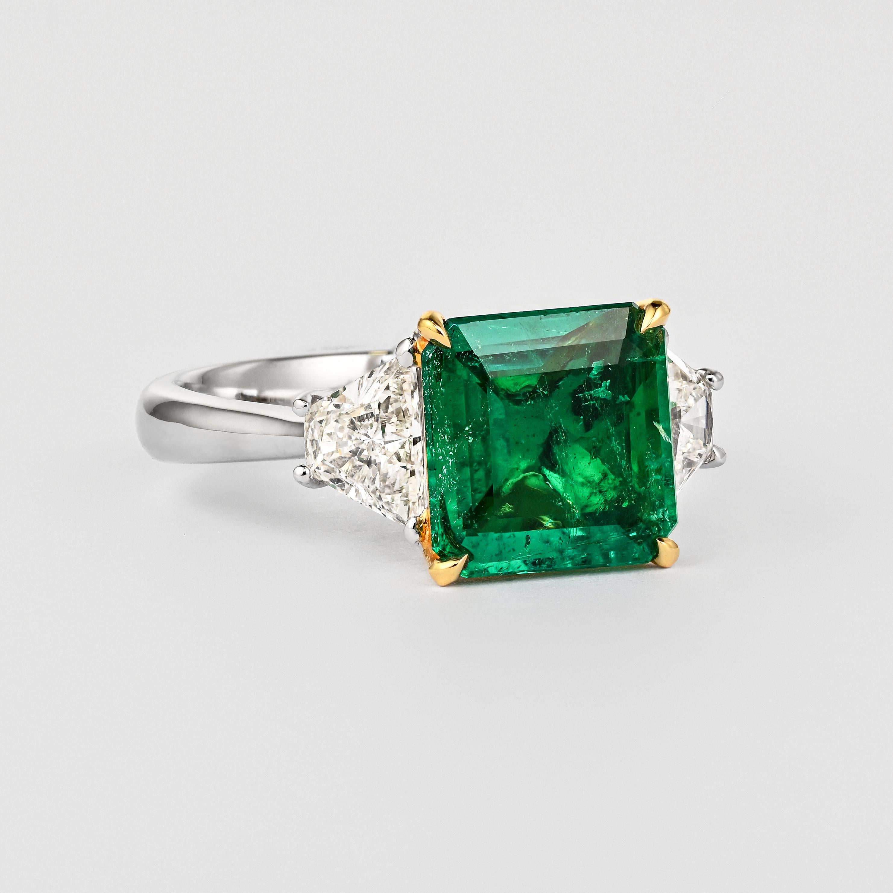 AGL Certified 2.44 Carat No Oil Colombian Emerald and Trapezoid Diamond Ring For Sale 9