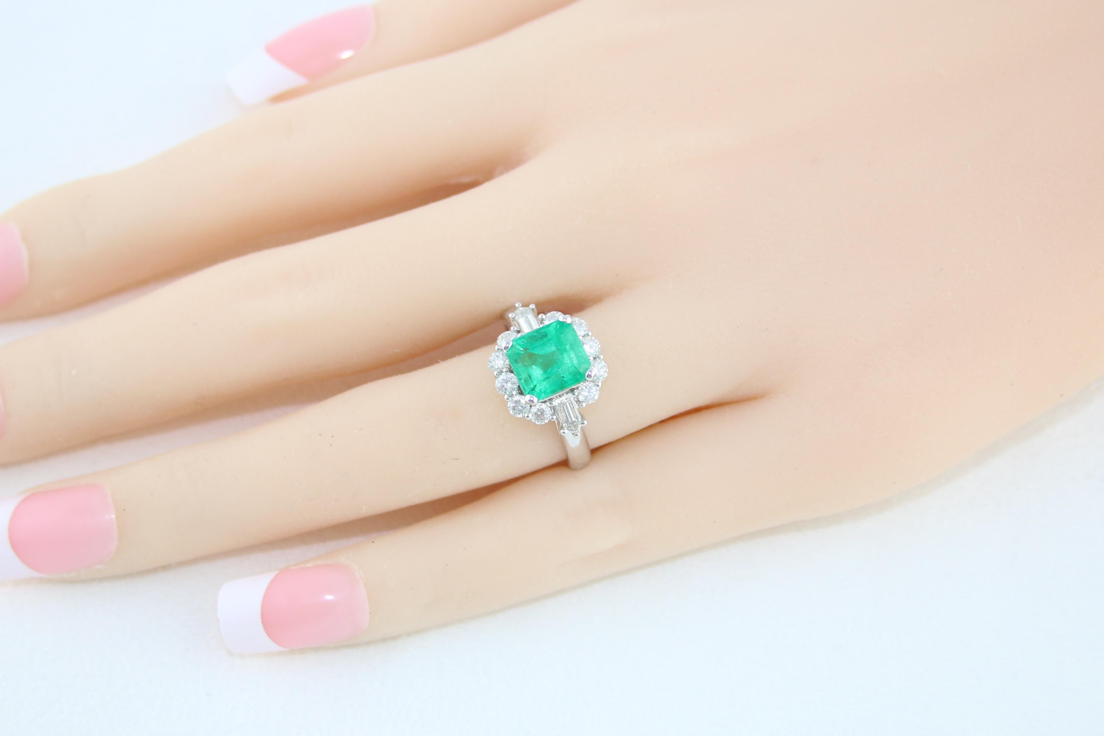 AGL Certified 2.49 Carat Emerald Diamond Gold Halo Ring For Sale 1