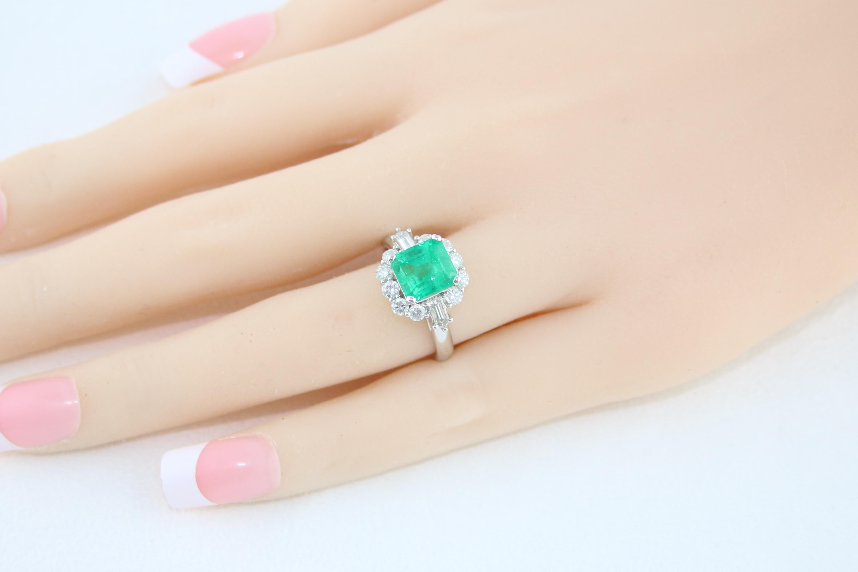 AGL Certified 2.49 Carat Emerald Diamond Gold Halo Ring For Sale 2