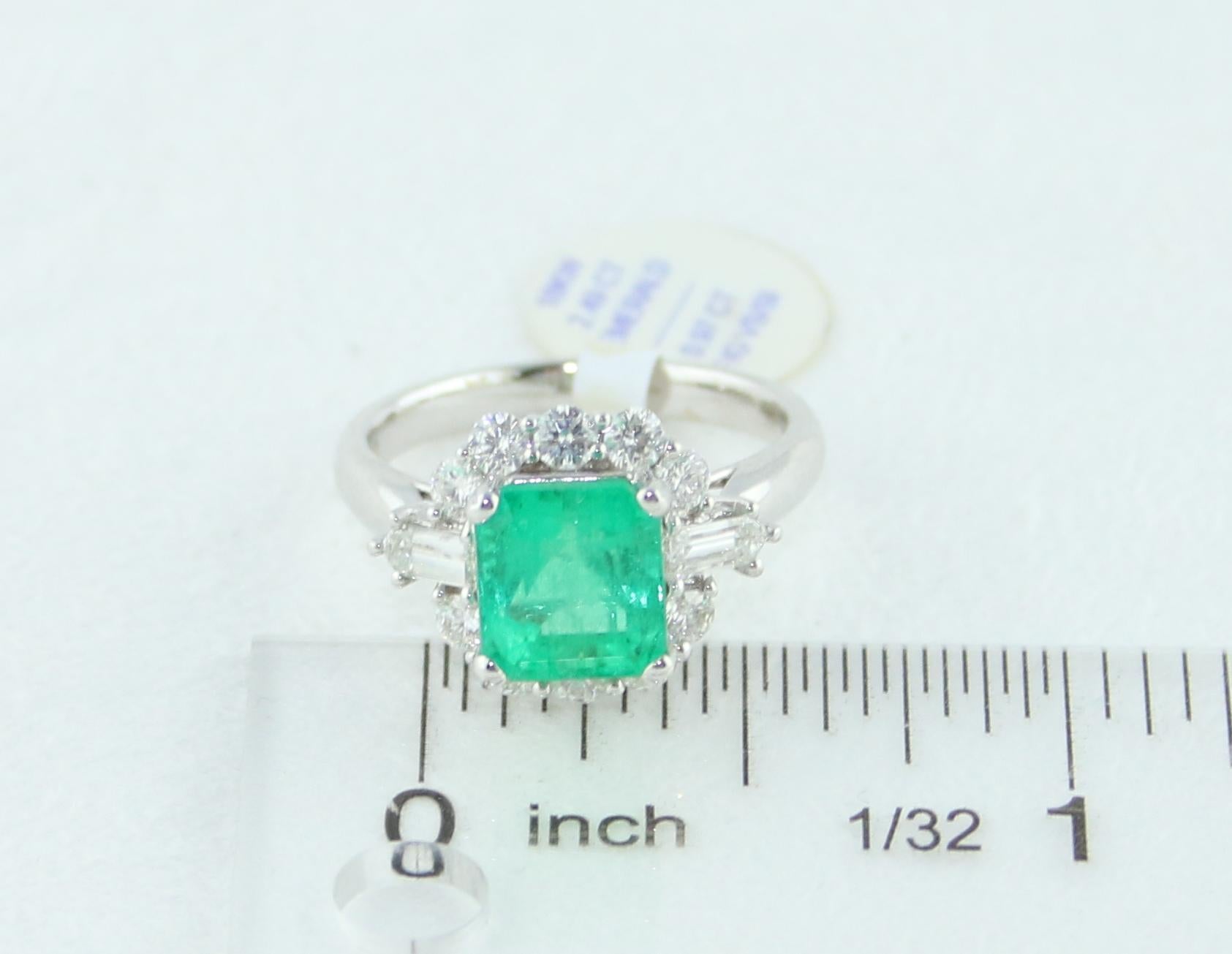AGL Certified 2.49 Carat Emerald Diamond Gold Halo Ring For Sale 3