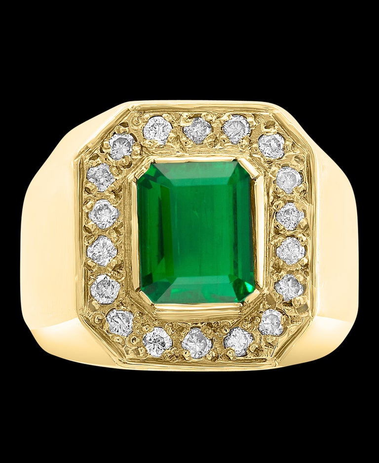  AGL Certified 2.75 Carat  Emerald Cut Colombian Emerald  Diamond 18 K Men Ring  In Excellent Condition For Sale In New York, NY