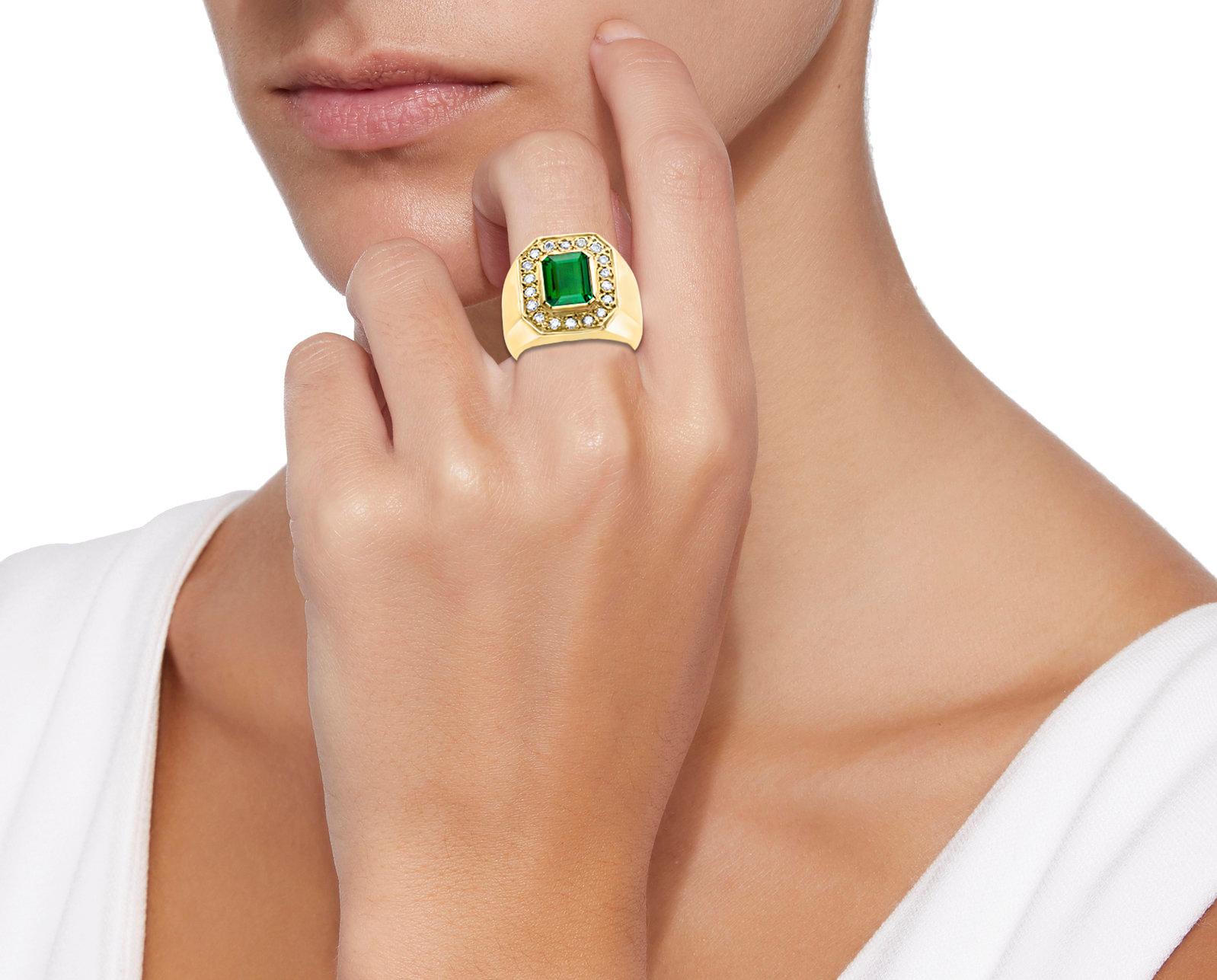  AGL Certified 2.75 Carat  Emerald Cut Colombian Emerald  Diamond 18 K Men Ring  In Excellent Condition In New York, NY