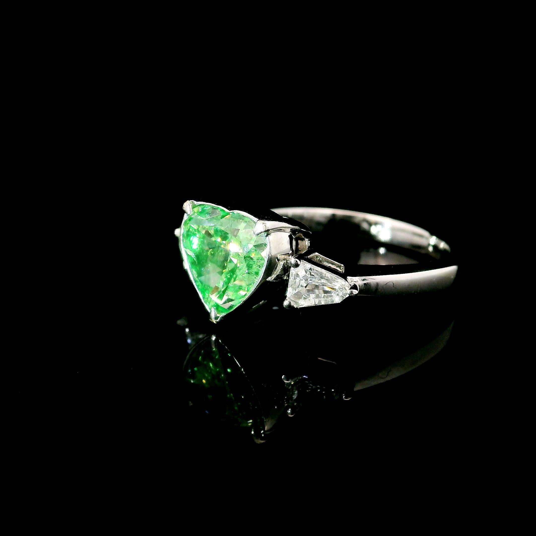AGL Certified 3.00 Carat Fancy Green SI Clarity Diamond Ring In New Condition For Sale In บางรัก, TH
