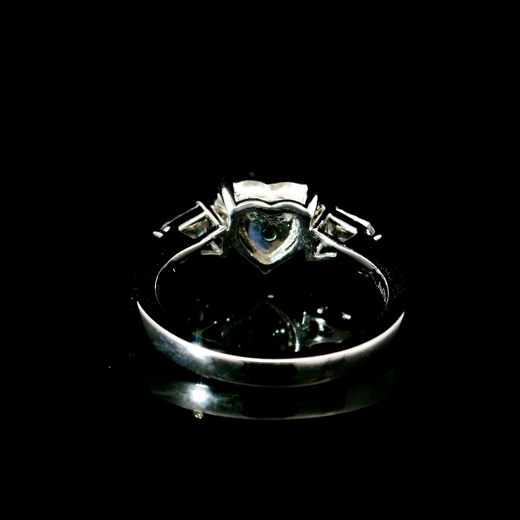 Women's or Men's AGL Certified 3.00 Carat Fancy Green SI Clarity Diamond Ring For Sale