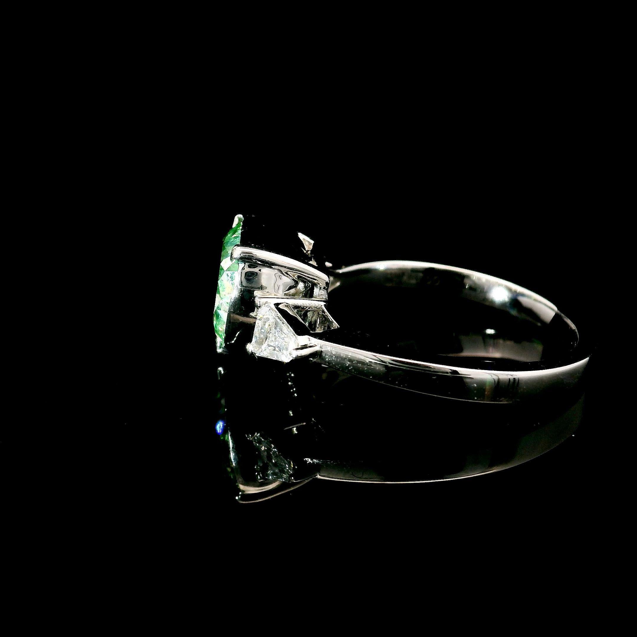 AGL Certified 3.00 Carat Fancy Green SI Clarity Diamond Ring For Sale 1