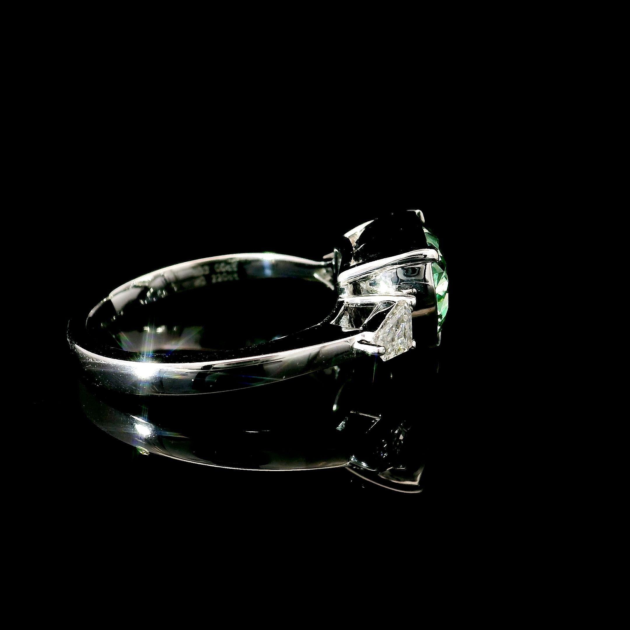 AGL Certified 3.00 Carat Fancy Green SI Clarity Diamond Ring For Sale 2