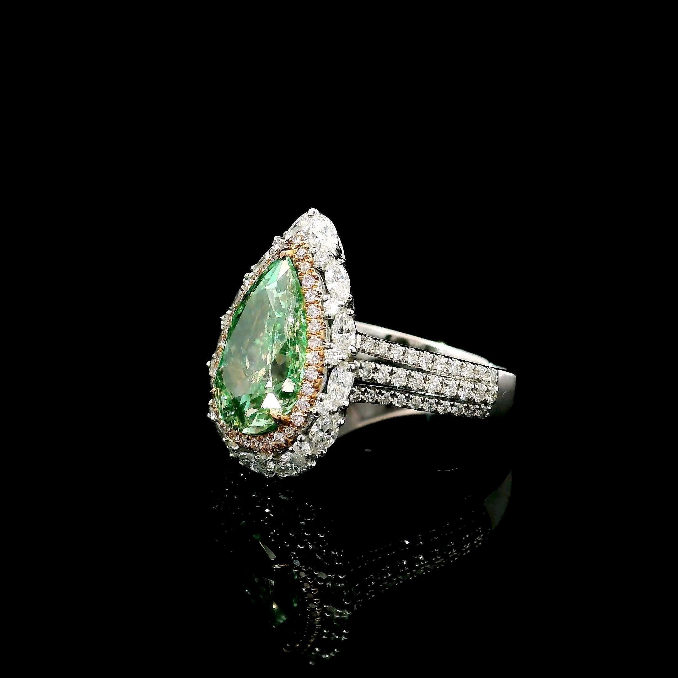 AGL Certified 3.00 Carat Fancy Green VVS Clarity Diamond Ring In New Condition For Sale In บางรัก, TH