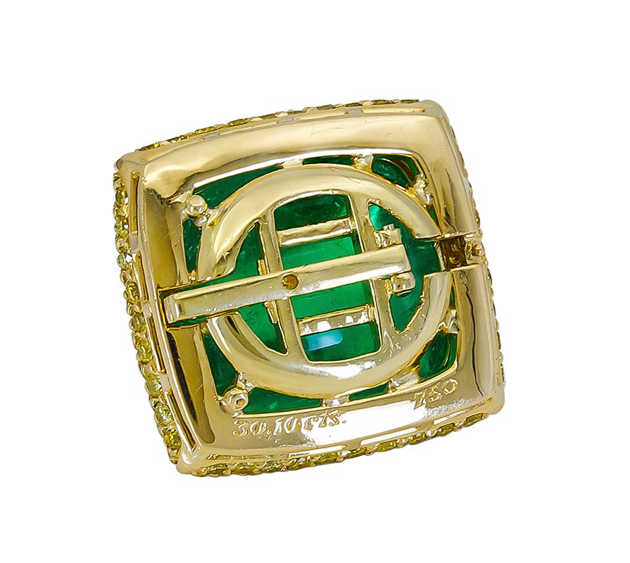 Anhänger mit 30,07 Karat Zuckerhut-Smaragd und gelbem Diamanten, AGL-zertifiziert (Kegel-Cabochon) im Angebot