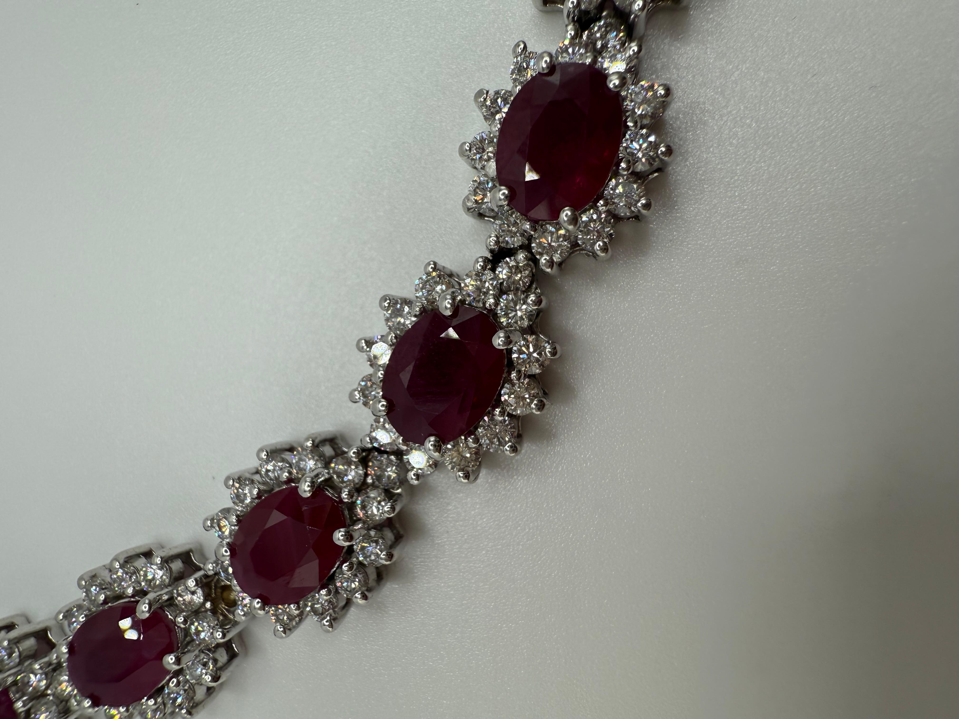 Taille ovale Collier vintage en rubis de Birmanie et diamants de 33,56 carats certifié AGL en vente