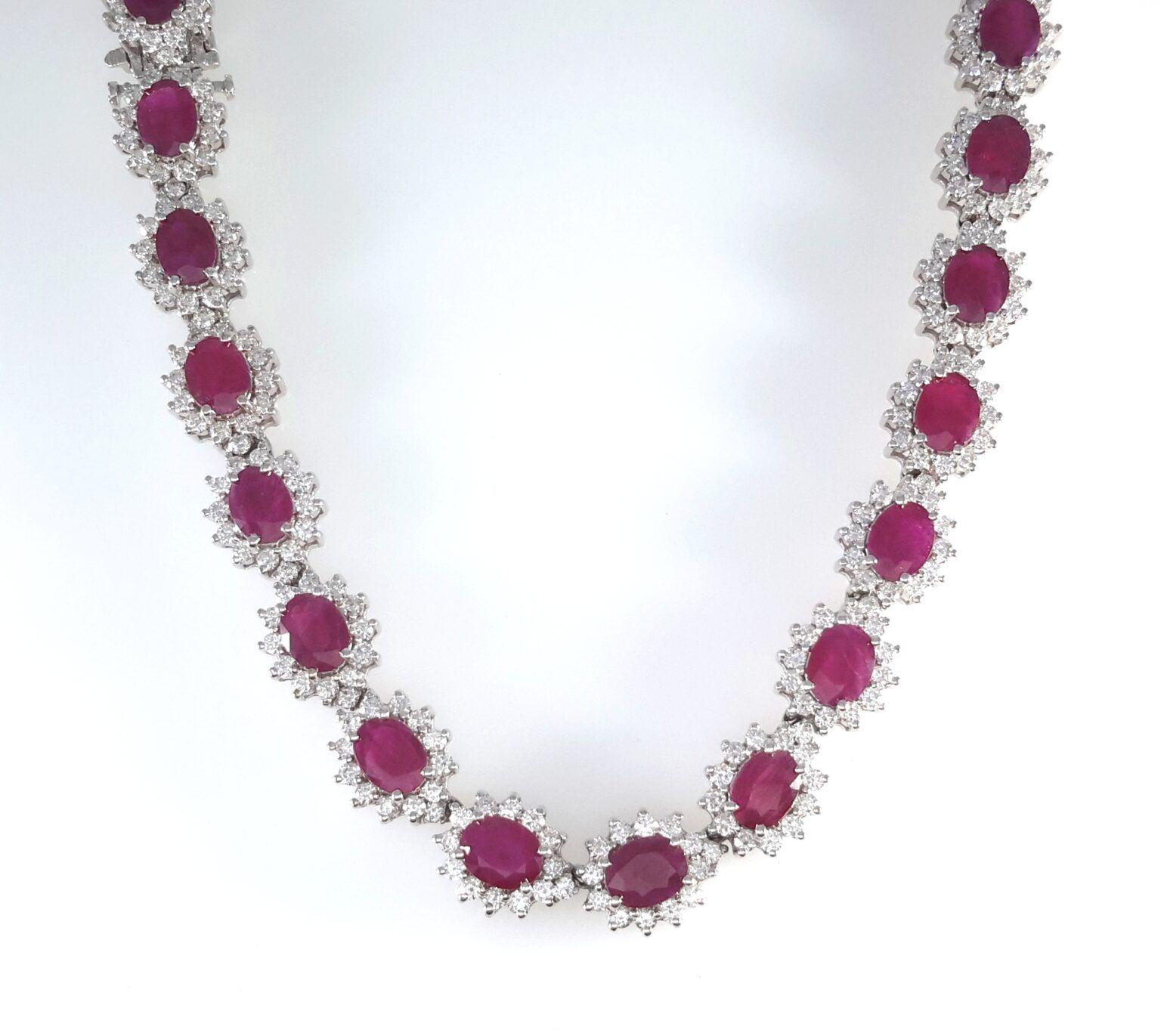 Collier vintage en rubis de Birmanie et diamants de 33,56 carats certifié AGL en vente 1