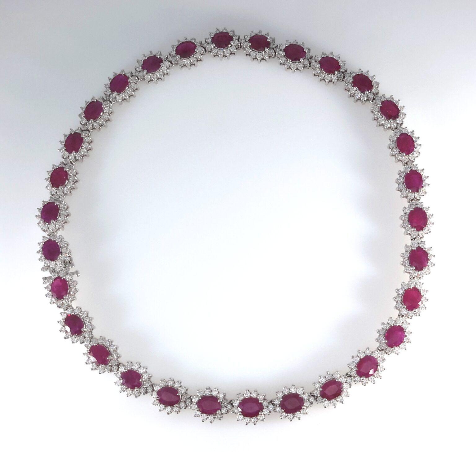 Collier vintage en rubis de Birmanie et diamants de 33,56 carats certifié AGL en vente 2