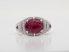 Anillo de oro de 18 quilates con rubí de Birmania certificado AGL de 3,56 quilates sin calor y diamantes