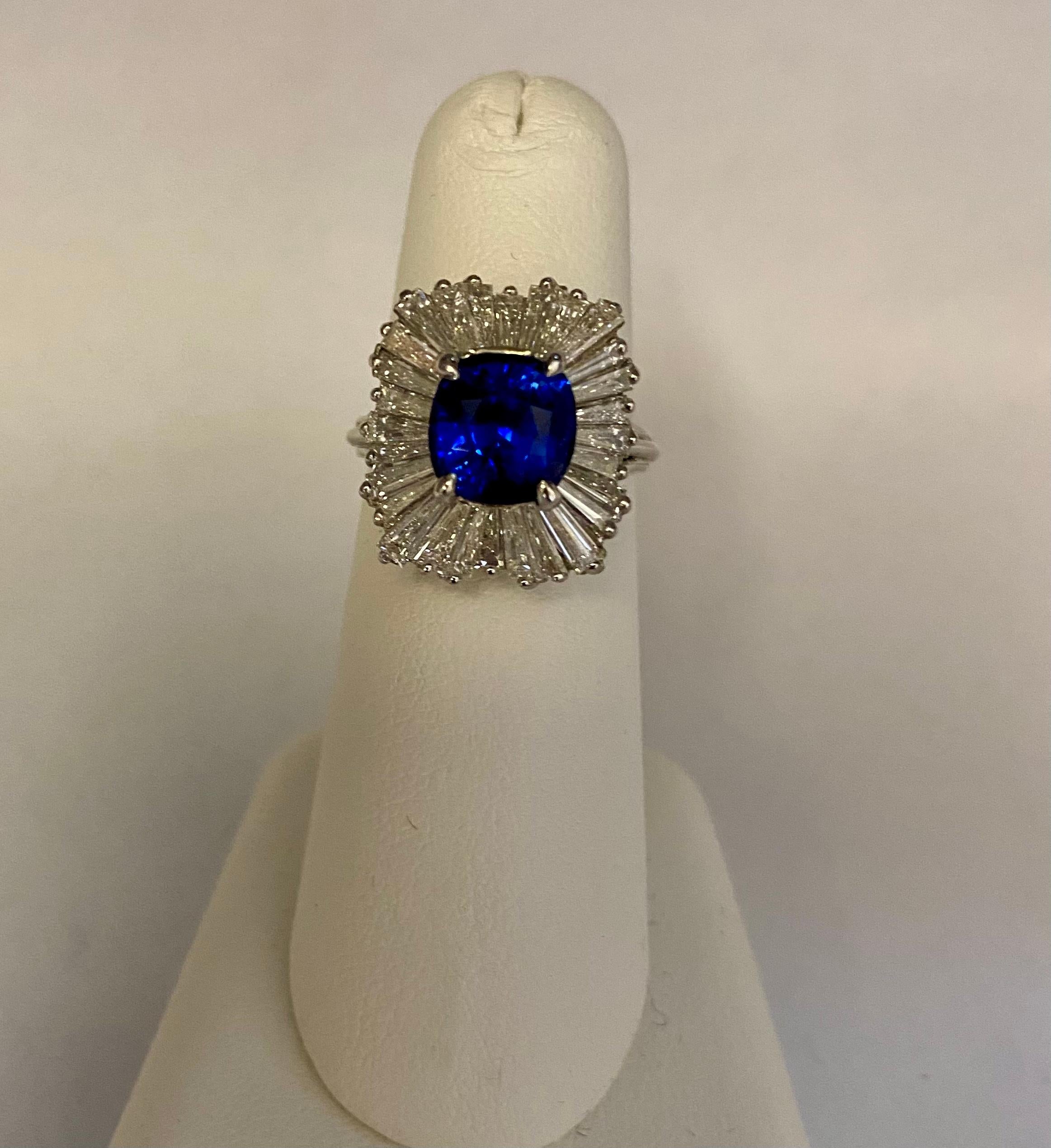 AGL Certified 3.76 Carat Sapphire Diamond Ring In New Condition For Sale In New York, NY