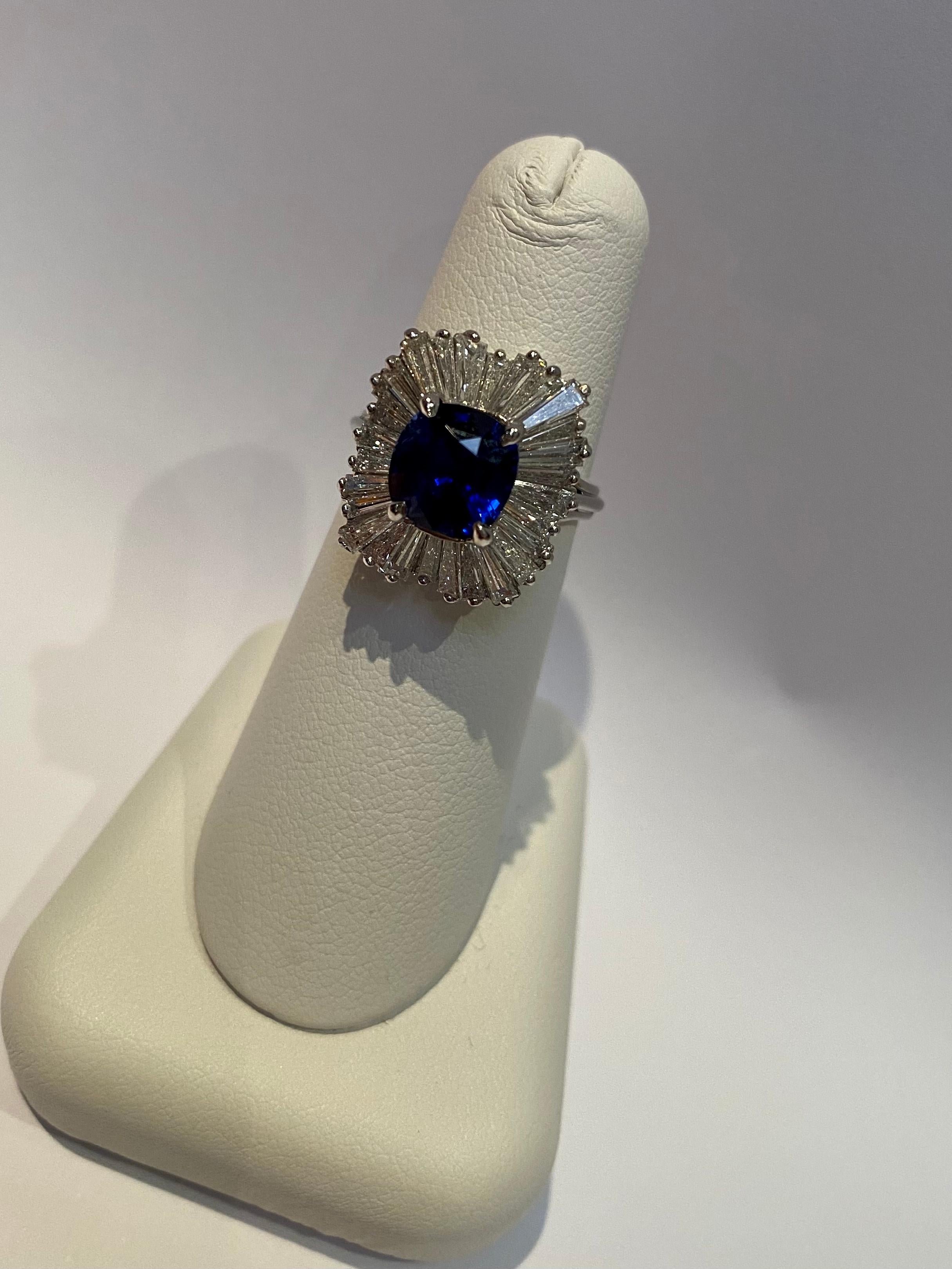 Women's or Men's AGL Certified 3.76 Carat Sapphire Diamond Ring For Sale