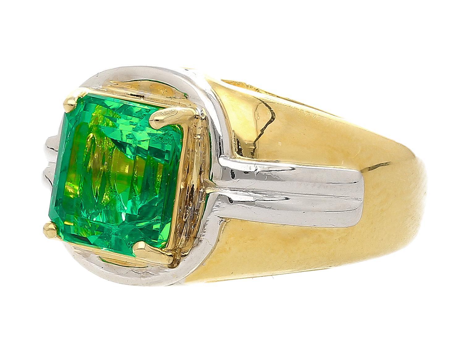 AGL Certified 3.98 Carat Colombian Emerald 18K Gold Platinum Mens Ring In Excellent Condition For Sale In Miami, FL