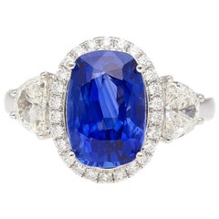 Bague en saphir de Birmanie non chauffé et diamant demi-lune certifié AGL de 4.07 carats