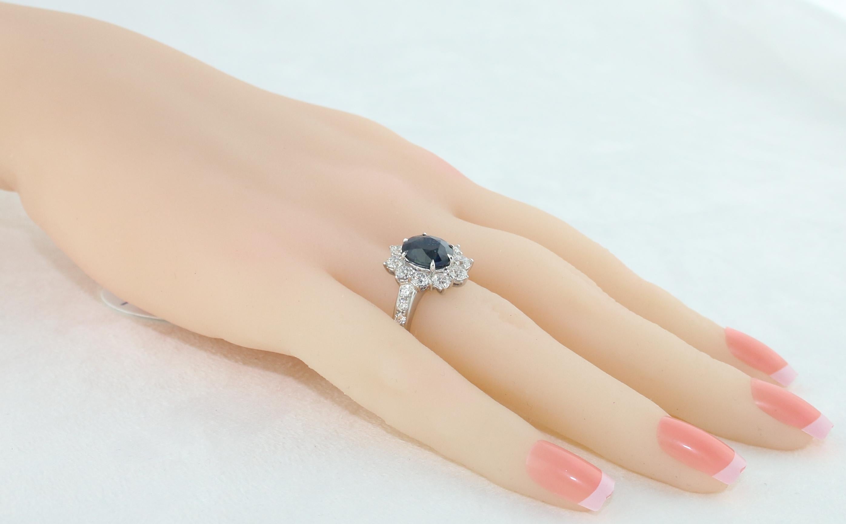 Goldring, AGL-zertifizierter 4,07 Karat unbehandelter ovaler blauer Saphir, Diamant Damen im Angebot