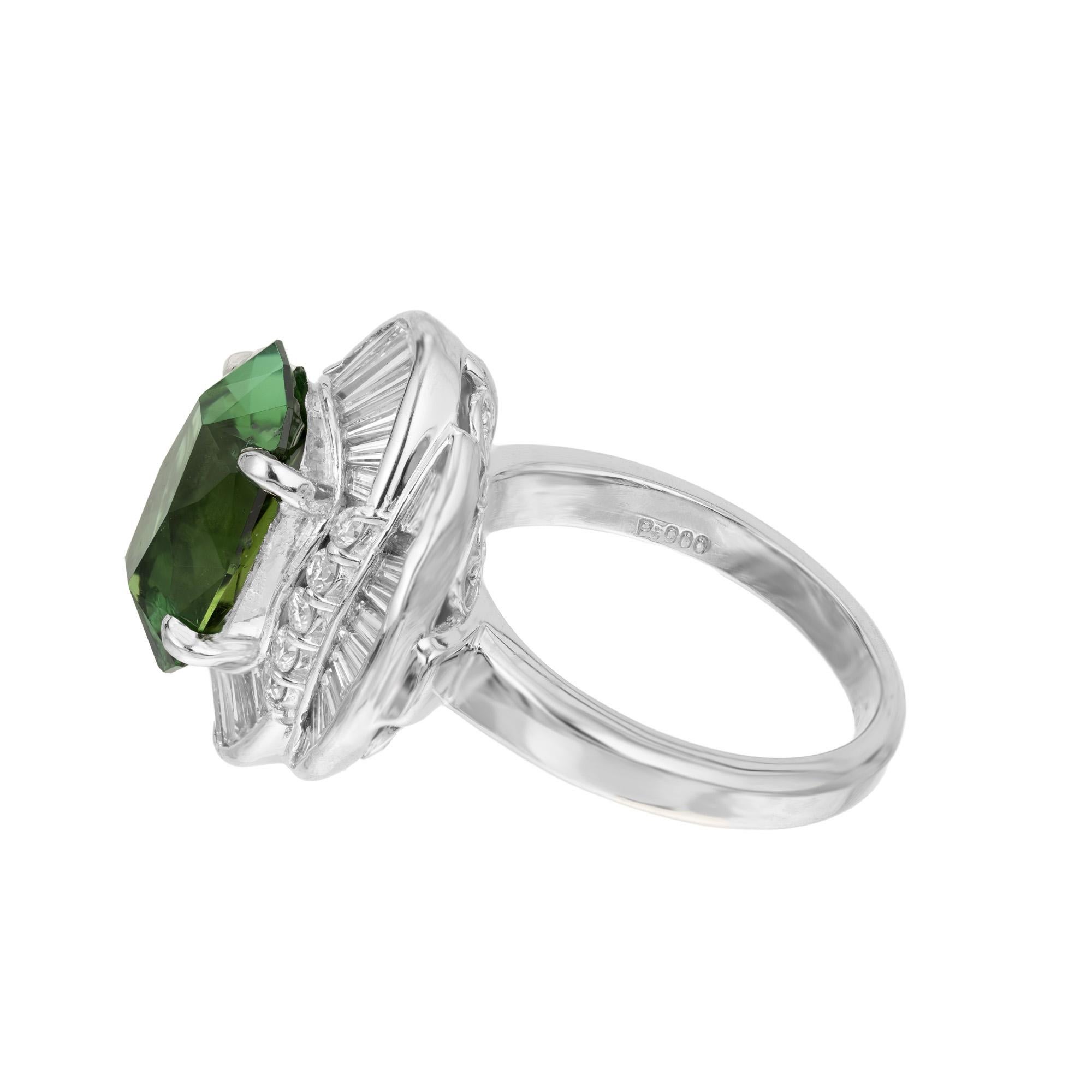 Platin-Cocktailring mit AGL-zertifiziertem 4,11 Karat grünem Turmalin und Diamant-Halo mit Halo Damen im Angebot