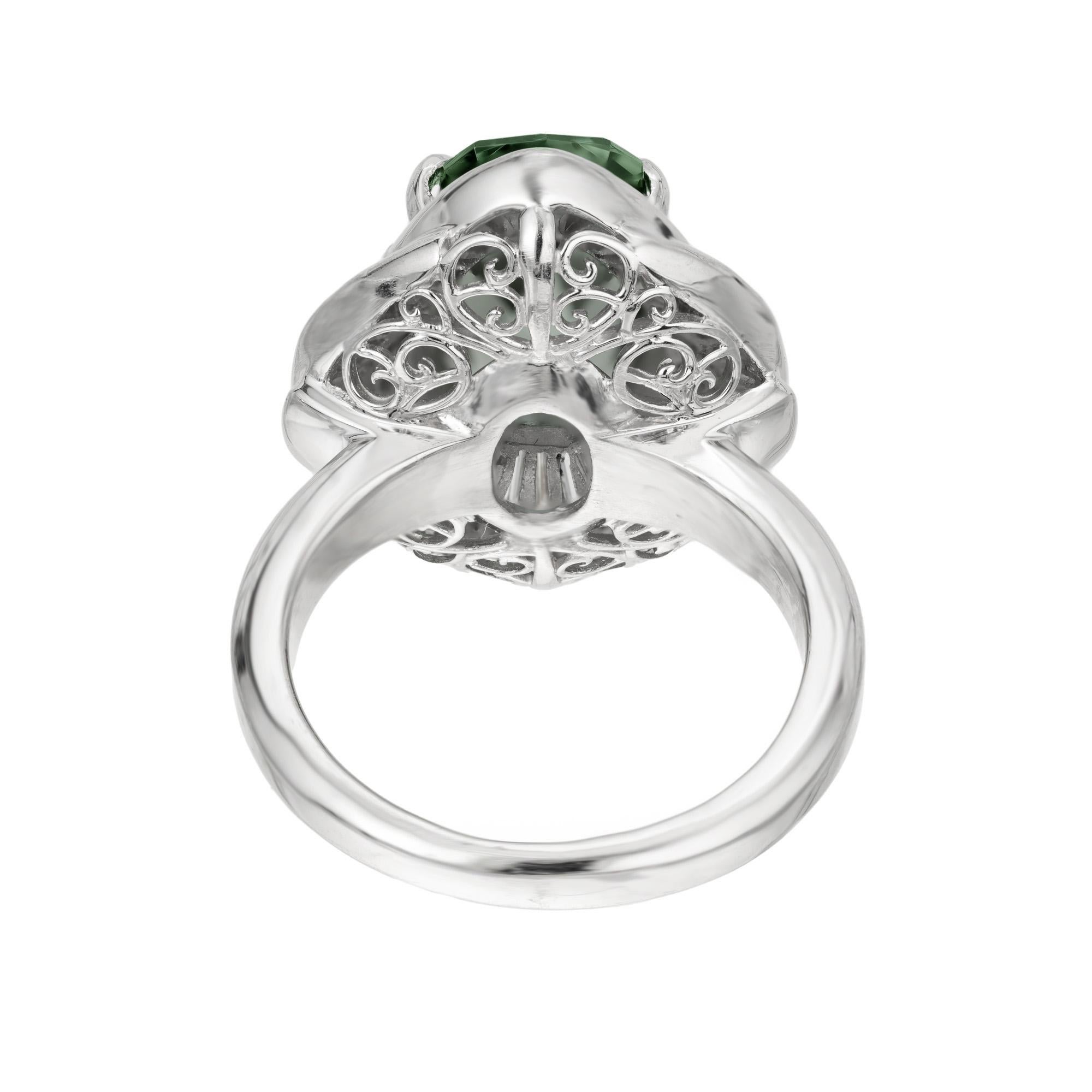 Platin-Cocktailring mit AGL-zertifiziertem 4,11 Karat grünem Turmalin und Diamant-Halo mit Halo im Angebot 1