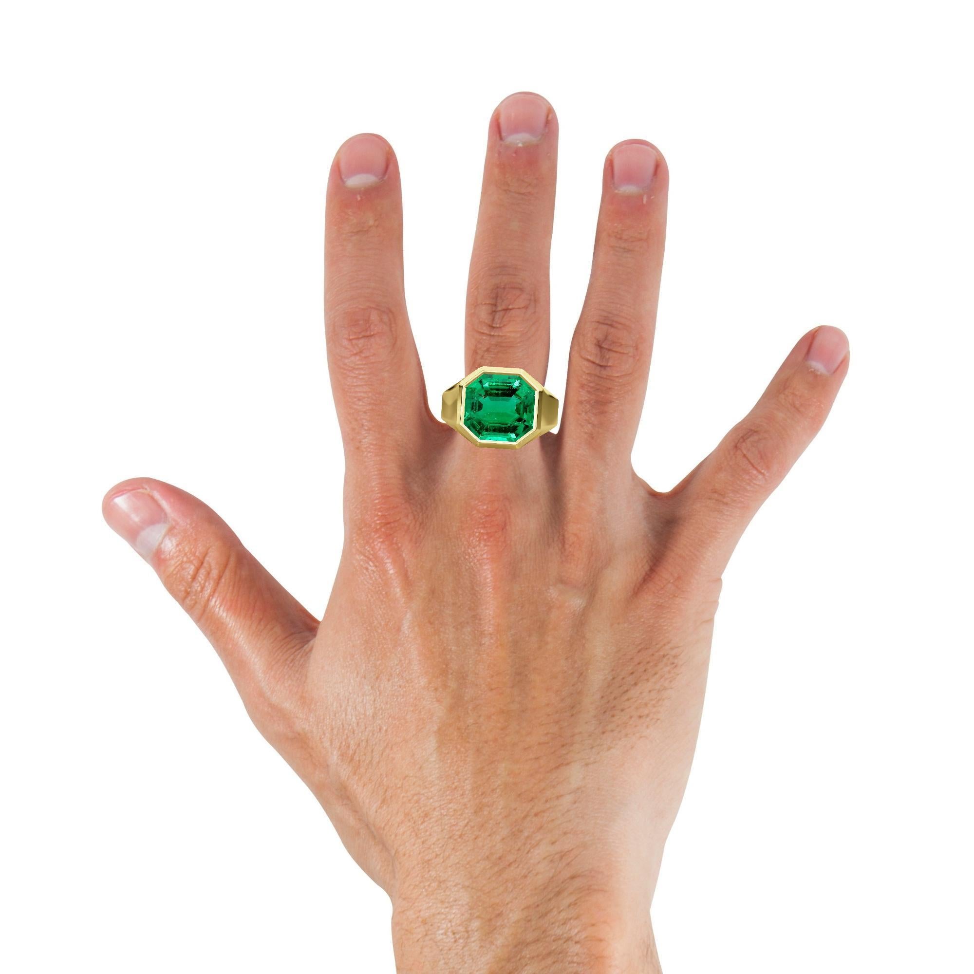 Taille émeraude AGL Certified 4.2 Carat Colombian Emerald 18K Gold Octagon Bezel Ring (bague à chaton octogonal en or) en vente