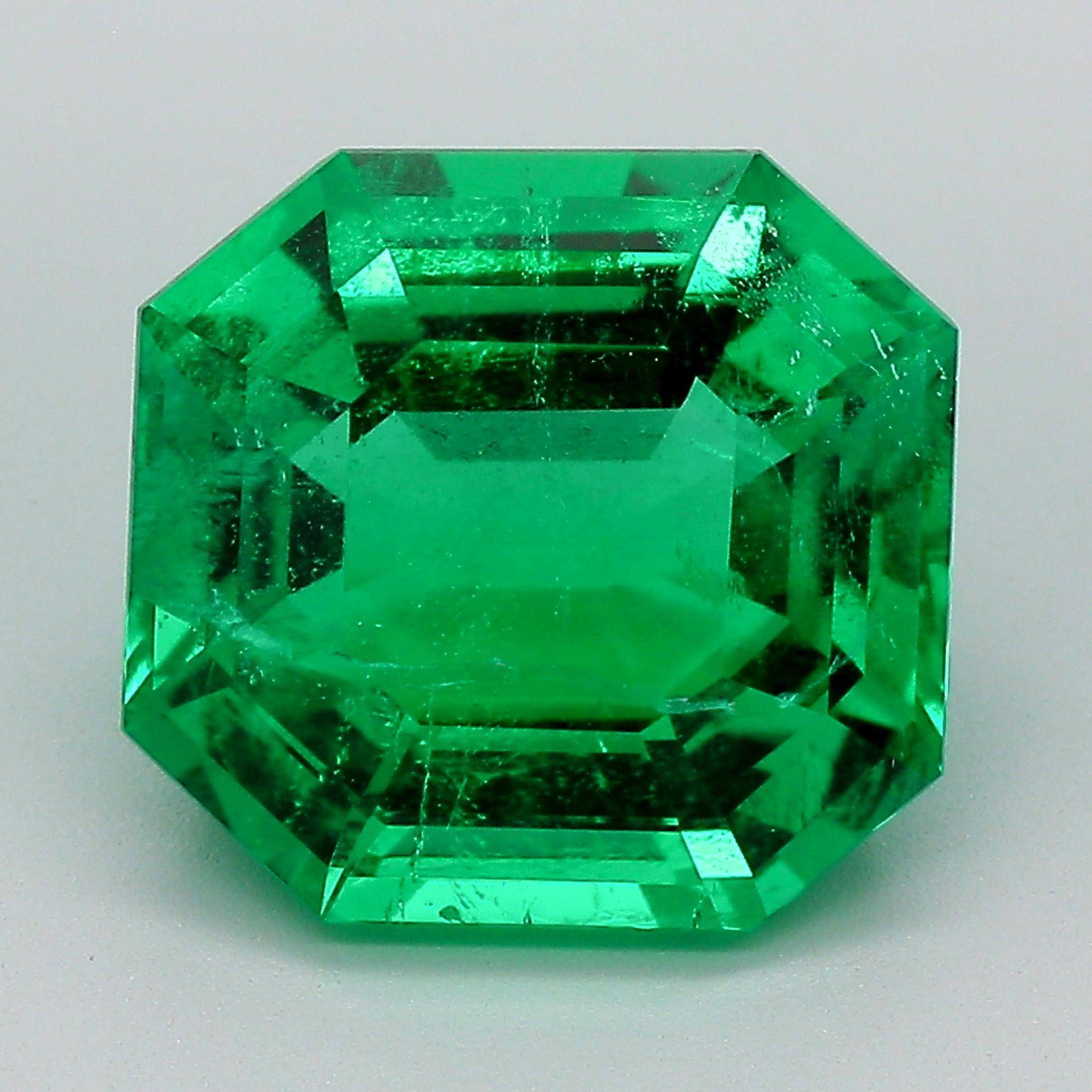 AGL Certified 4.2 Carat Colombian Emerald 18K Gold Octagon Bezel Ring (bague à chaton octogonal en or) en vente 3
