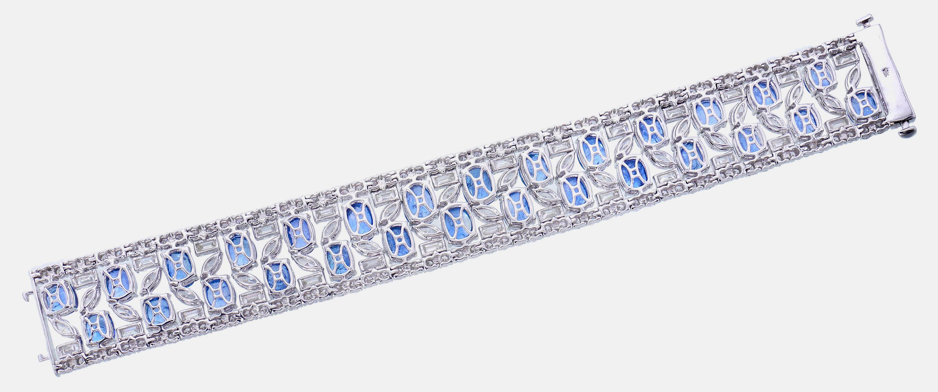 Taille ovale Bracelet certifié AGL de 43.80 carats de saphir bleu de Birmanie et de diamant en 18k WG en vente