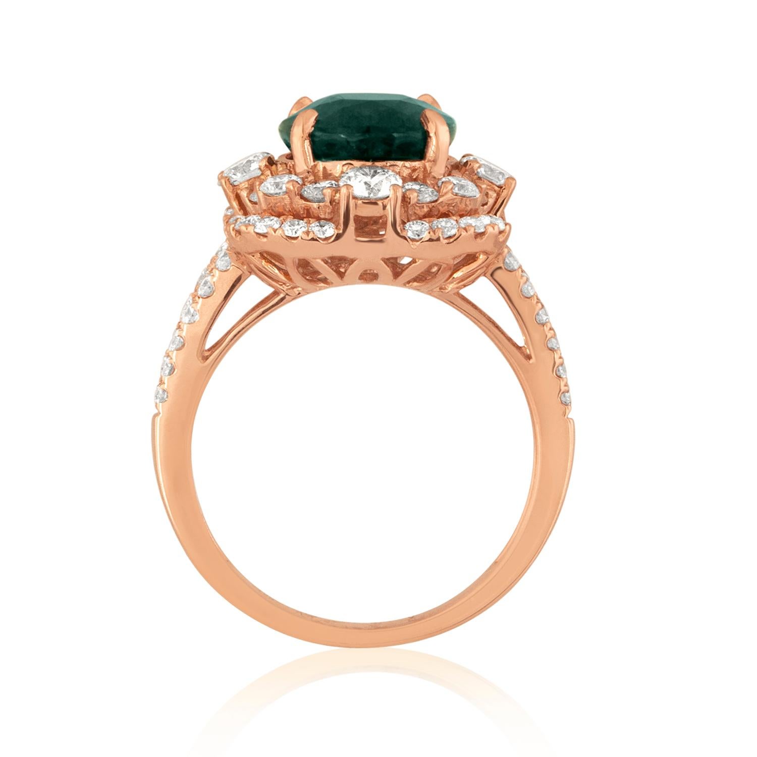 Einzigartiger Ring mit Saphir und Diamant.
Der Ring ist 18K Rose Gold
Es sind 1,47 Karat in Diamanten F/G VS
Der Mittelstein ist ein 4,88 Karat AGL zertifizierter ovaler Saphir.
Der Saphir ist bräunlich grün-blau NO HEAT.
Der Ring ist eine Größe