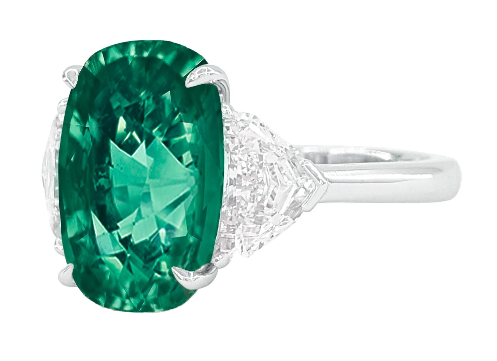 Modern AGL Certified 5 Carat Green Emerald MINOR OIL Diamond Ring For Sale
