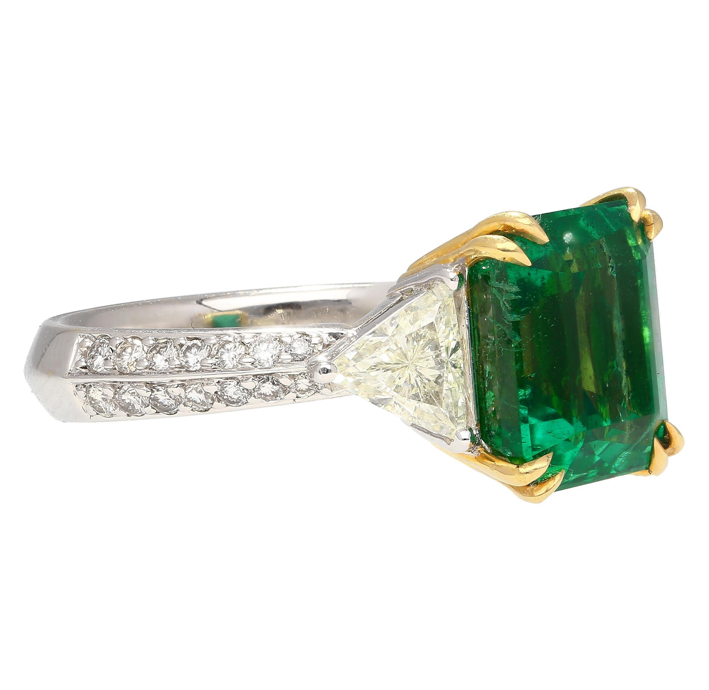 AGL Certified 5.31 Carat No Oil Emerald & Trillion Diamond 3 Stone Ring For Sale 4