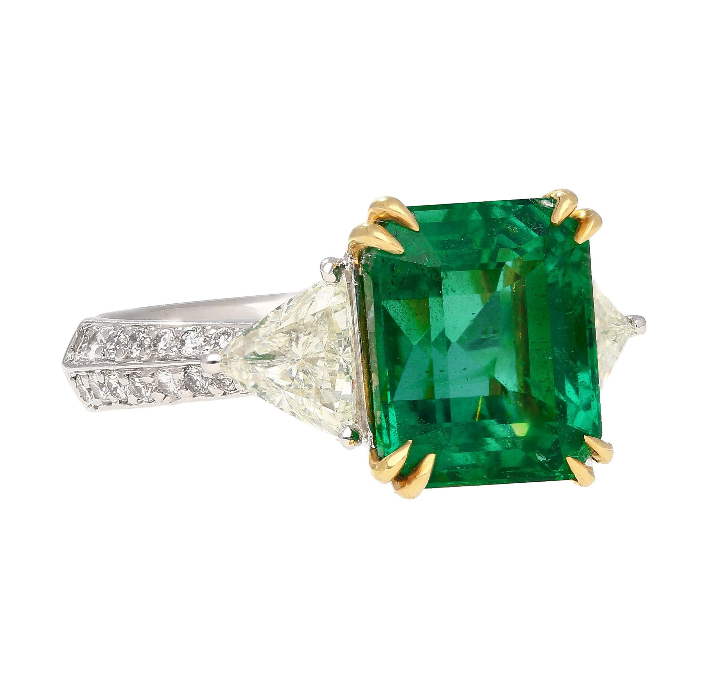 AGL Certified 5.31 Carat No Oil Emerald & Trillion Diamond 3 Stone Ring For Sale 5