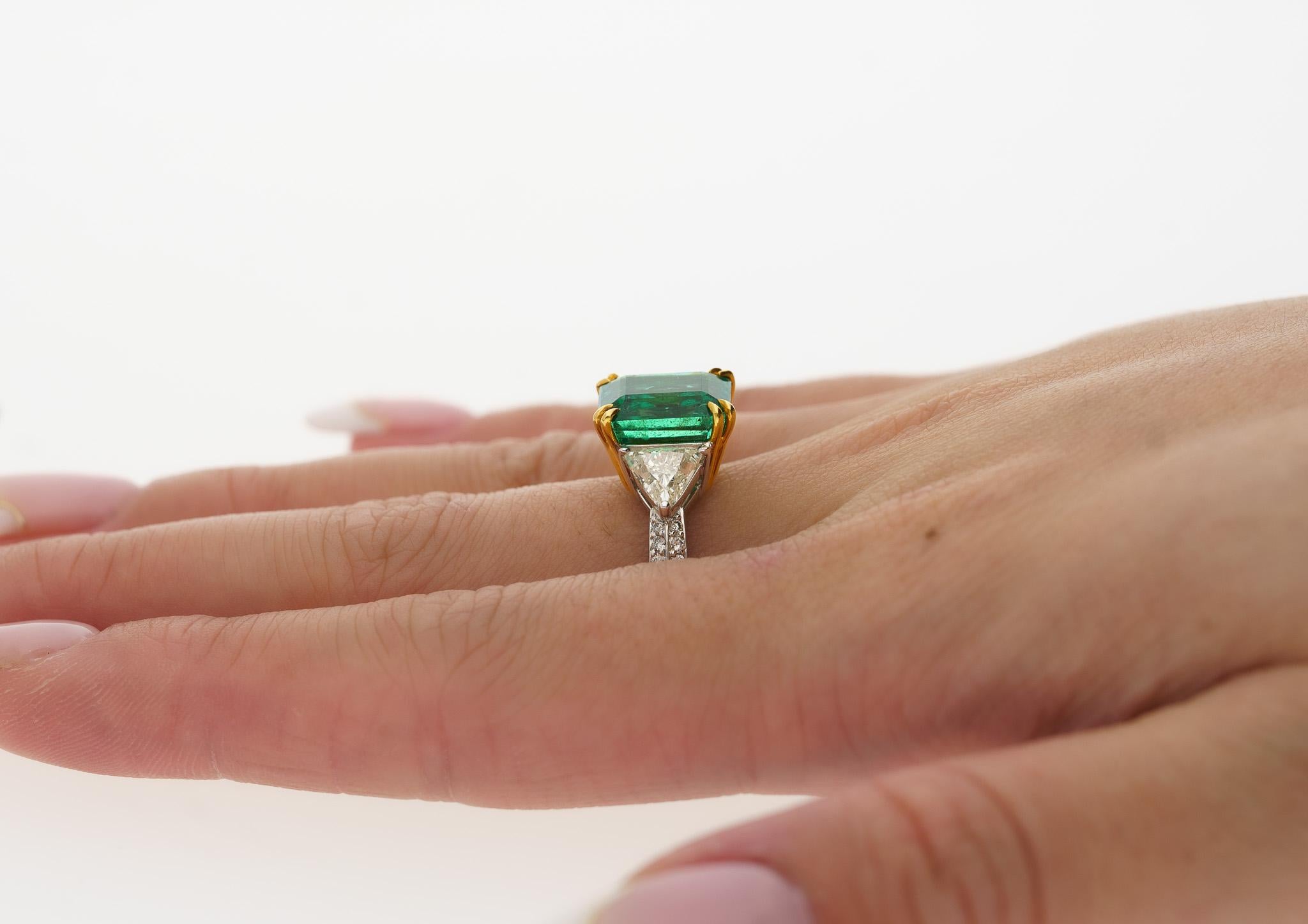 Women's AGL Certified 5.31 Carat No Oil Emerald & Trillion Diamond 3 Stone Ring For Sale