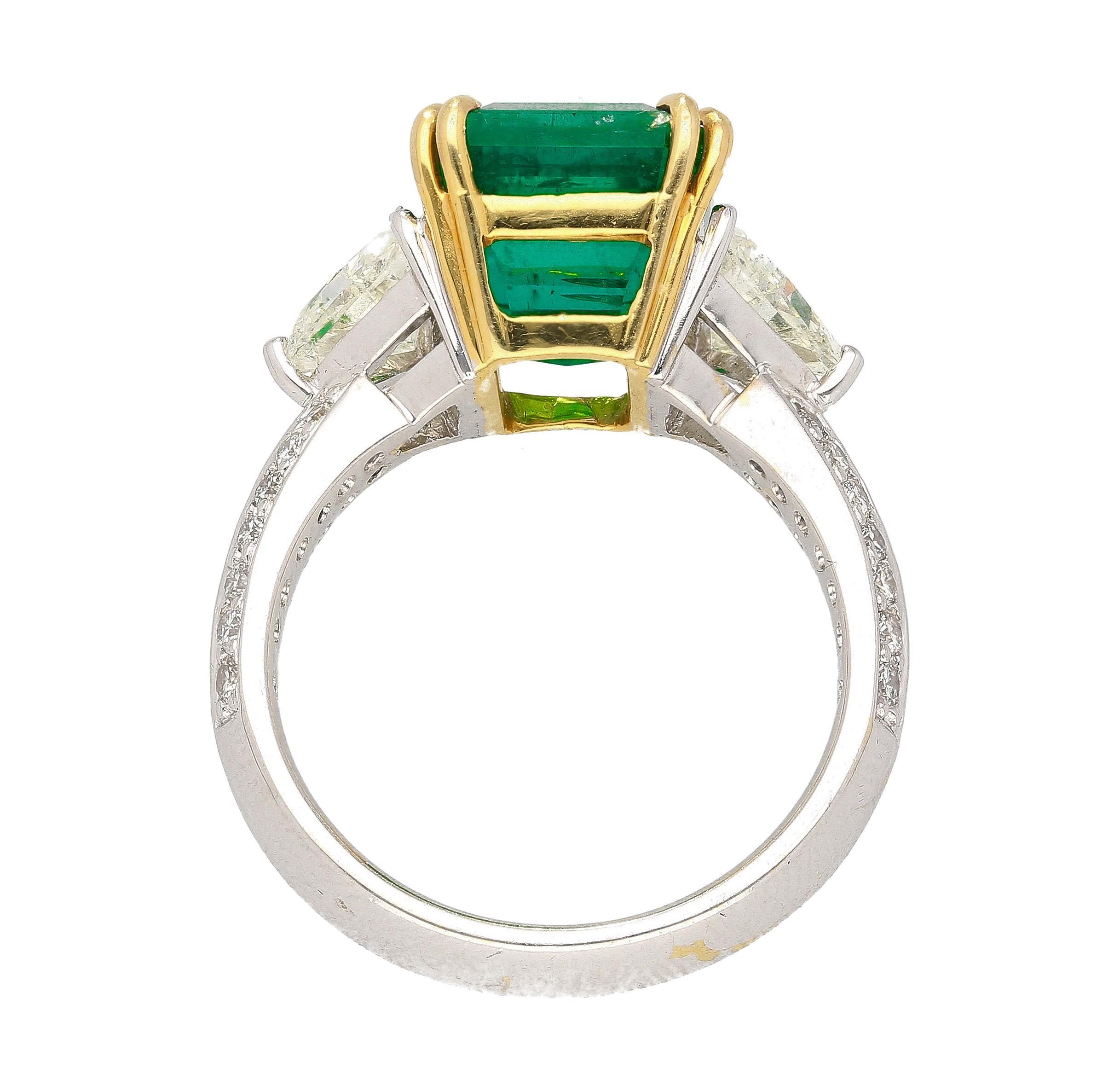 AGL Certified 5.31 Carat No Oil Emerald & Trillion Diamond 3 Stone Ring For Sale 1