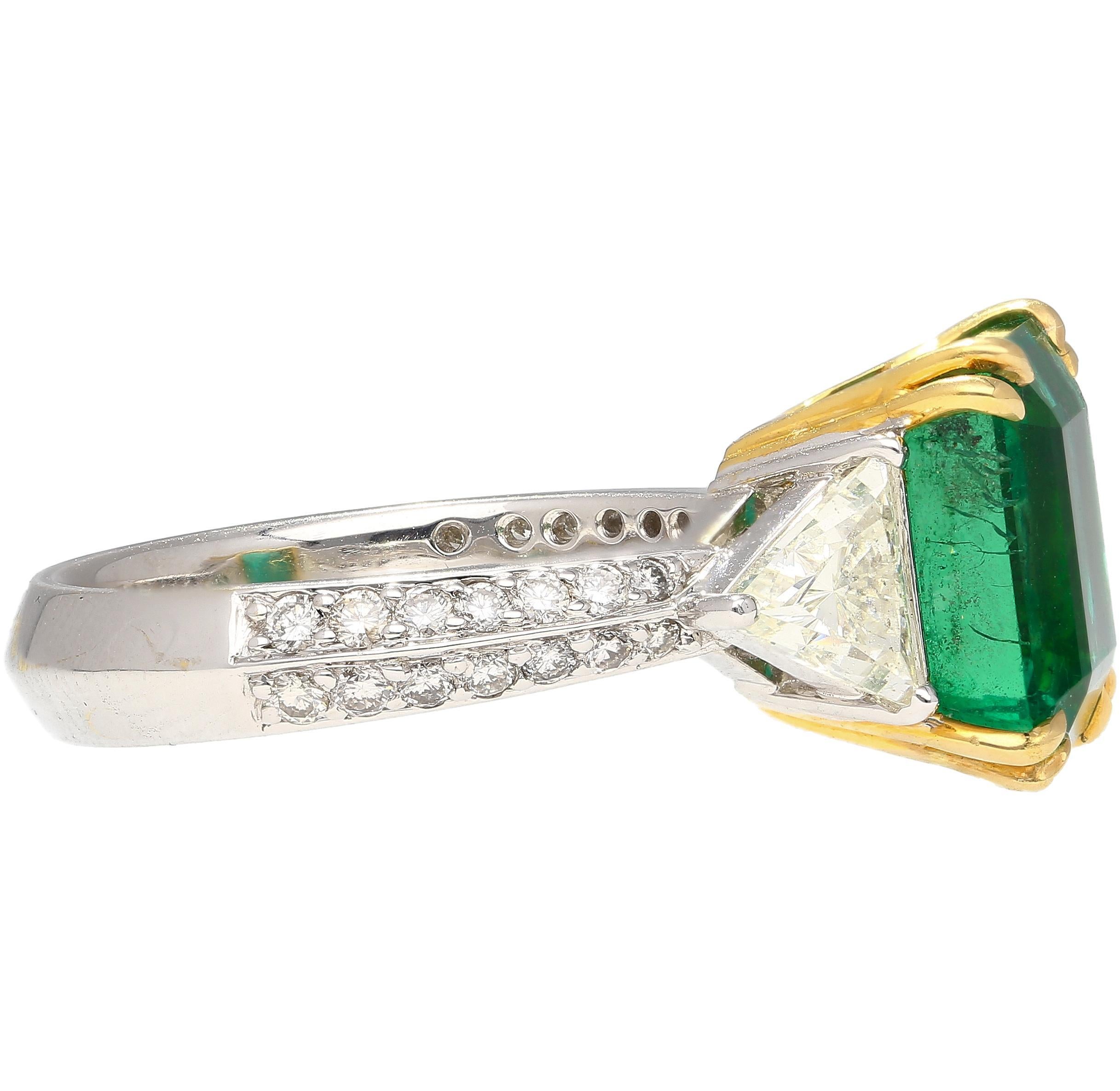 AGL Certified 5.31 Carat No Oil Emerald & Trillion Diamond 3 Stone Ring For Sale 2
