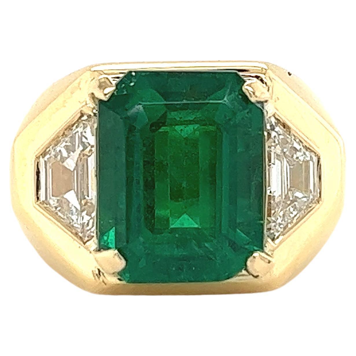 AGL Certified 5.40 Carat Emerald Minor Oil with Trapezoid Diamond 18k Gold Ring