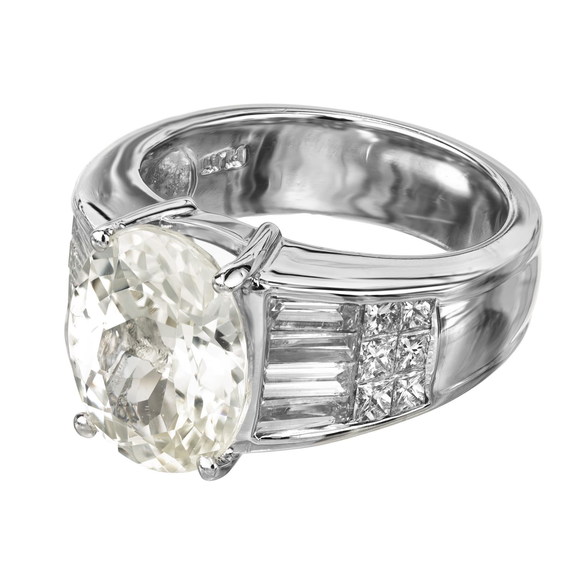 Taille ovale Bague de fiançailles en platine avec saphir ovale naturel certifié AGL de 5,89 carats et diamants en vente