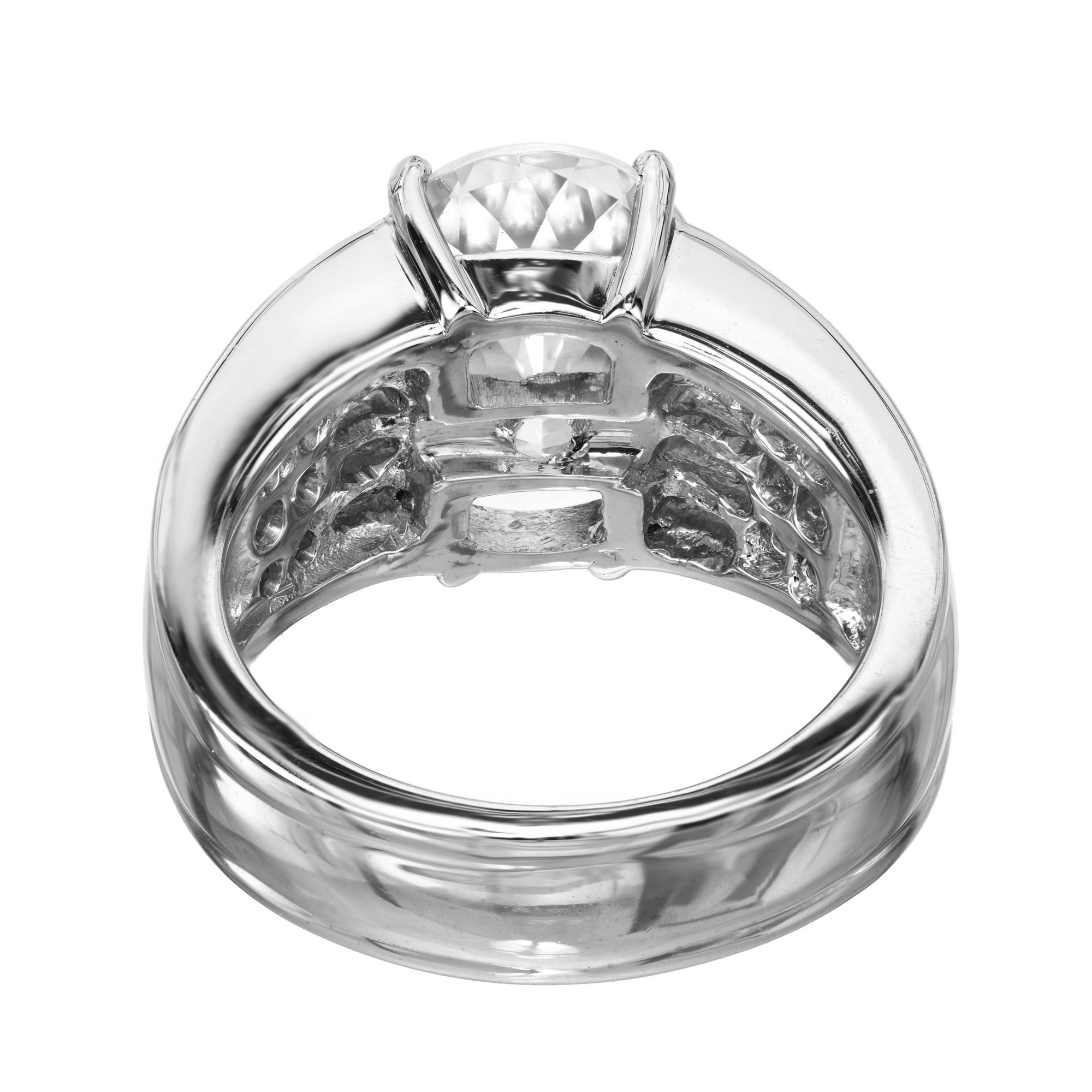 Bague de fiançailles en platine avec saphir ovale naturel certifié AGL de 5,89 carats et diamants Pour femmes en vente