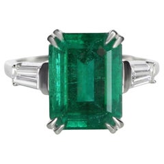 Anillo de Cóctel de Esmeralda Insignificante en Cojín Verde Vivo de 6,47 Quilates Certificado AGL