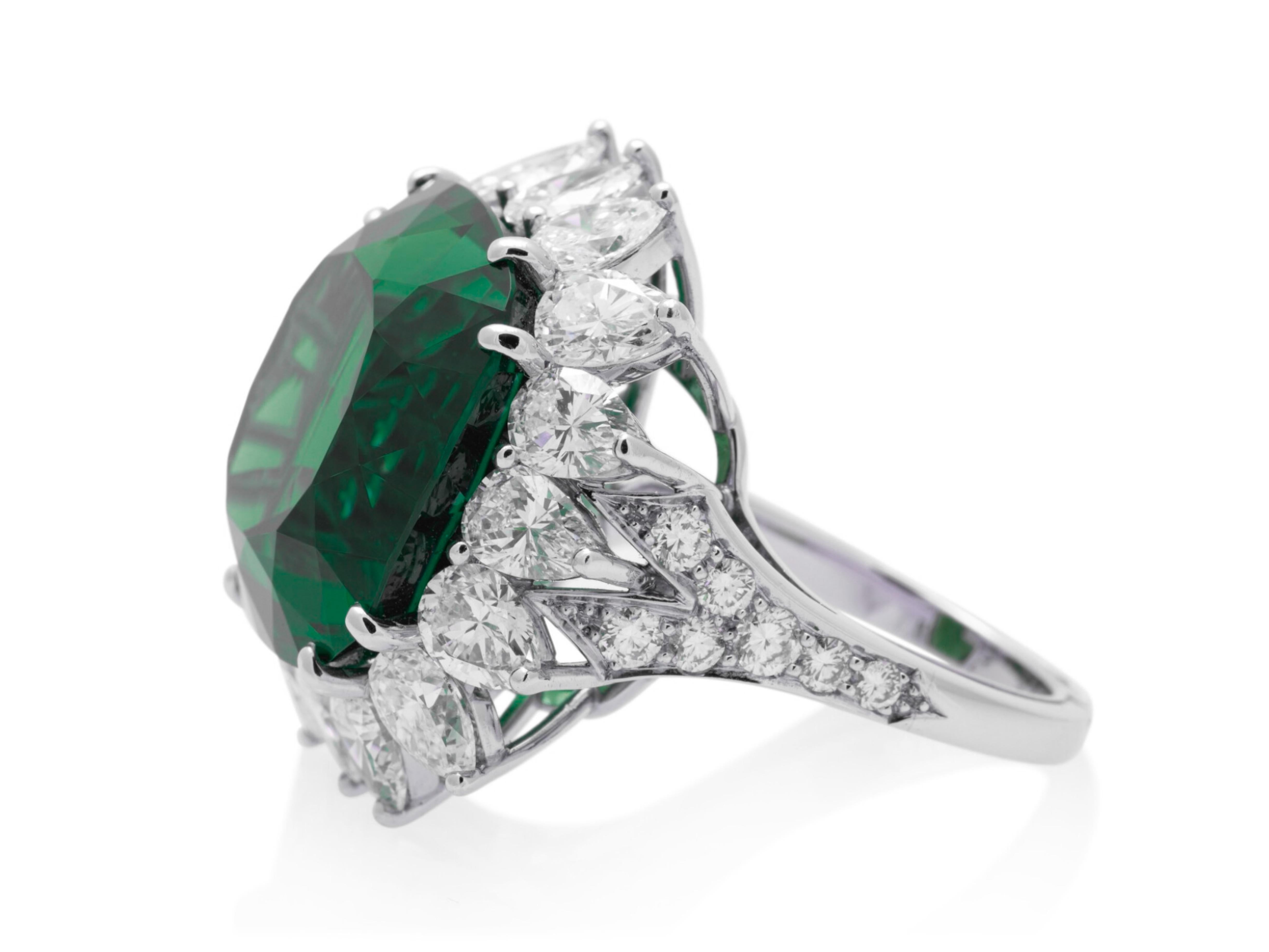 Cushion Cut Dunaigre Certified 5.34 Carat Colombian Minor Oil Emerald Platinum Ring For Sale