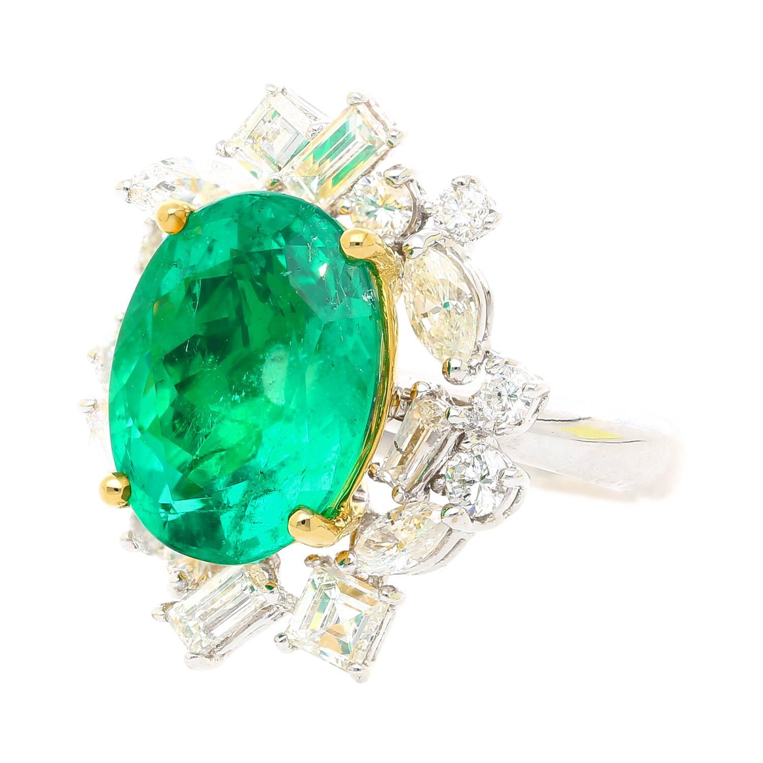 AGL Certified 6.79 Carat Minor Oil Colombian Emerald and Diamond 18K Gold Ring For Sale 1