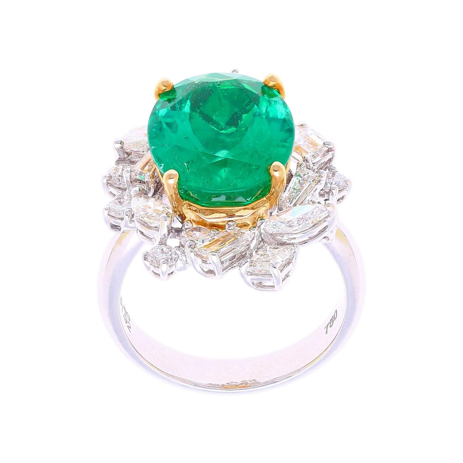 AGL Certified 6.79 Carat Minor Oil Colombian Emerald and Diamond 18K Gold Ring For Sale 3