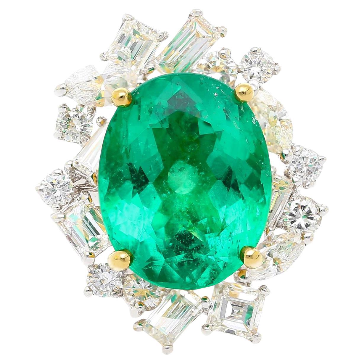 AGL Certified 6.79 Carat Minor Oil Colombian Emerald and Diamond 18K Gold Ring