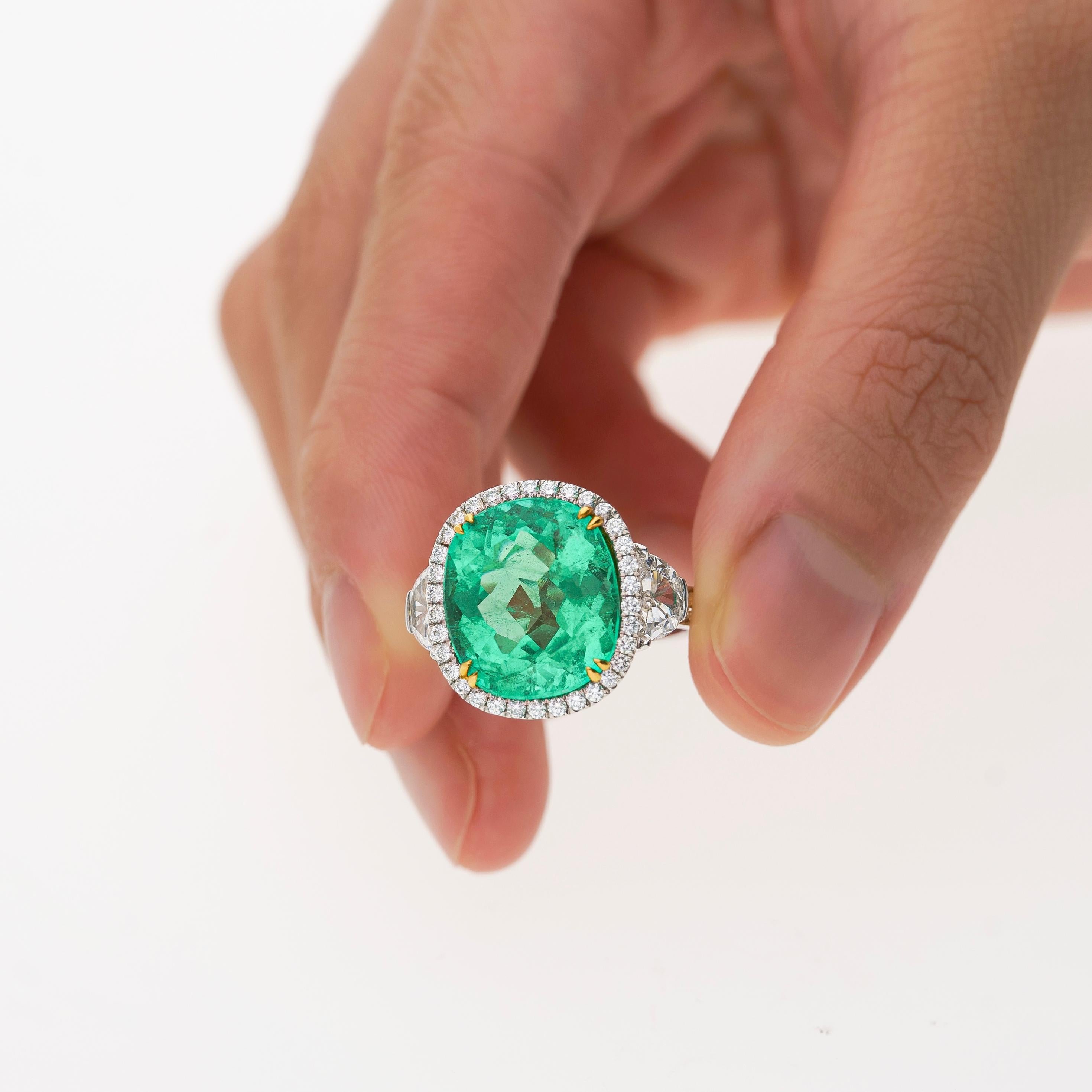 AGL Certified 7.36 Carat No Oil Cushion-Cut Colombian Emerald Ring For Sale 2