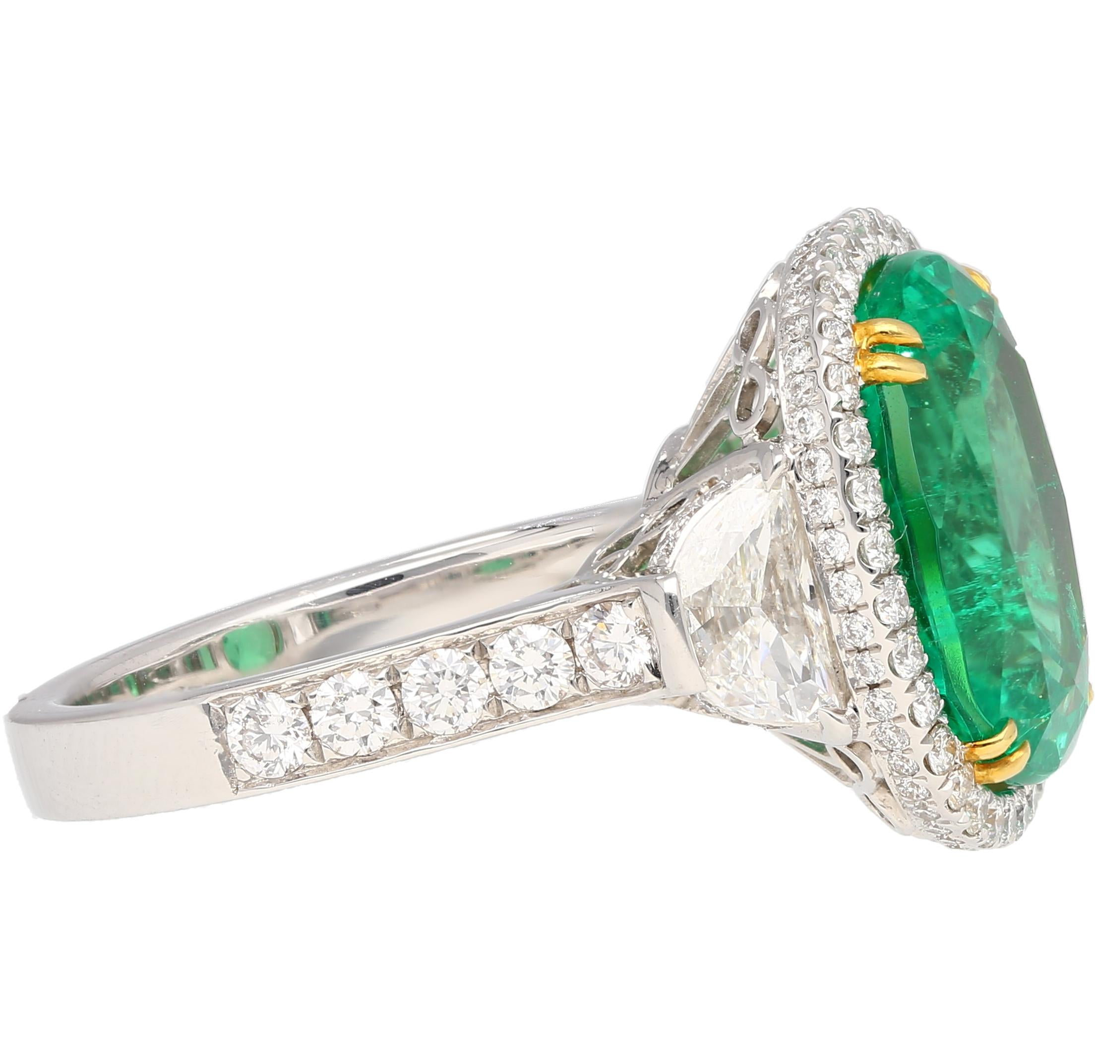 Modern AGL Certified 7.36 Carat No Oil Cushion-Cut Colombian Emerald Ring For Sale