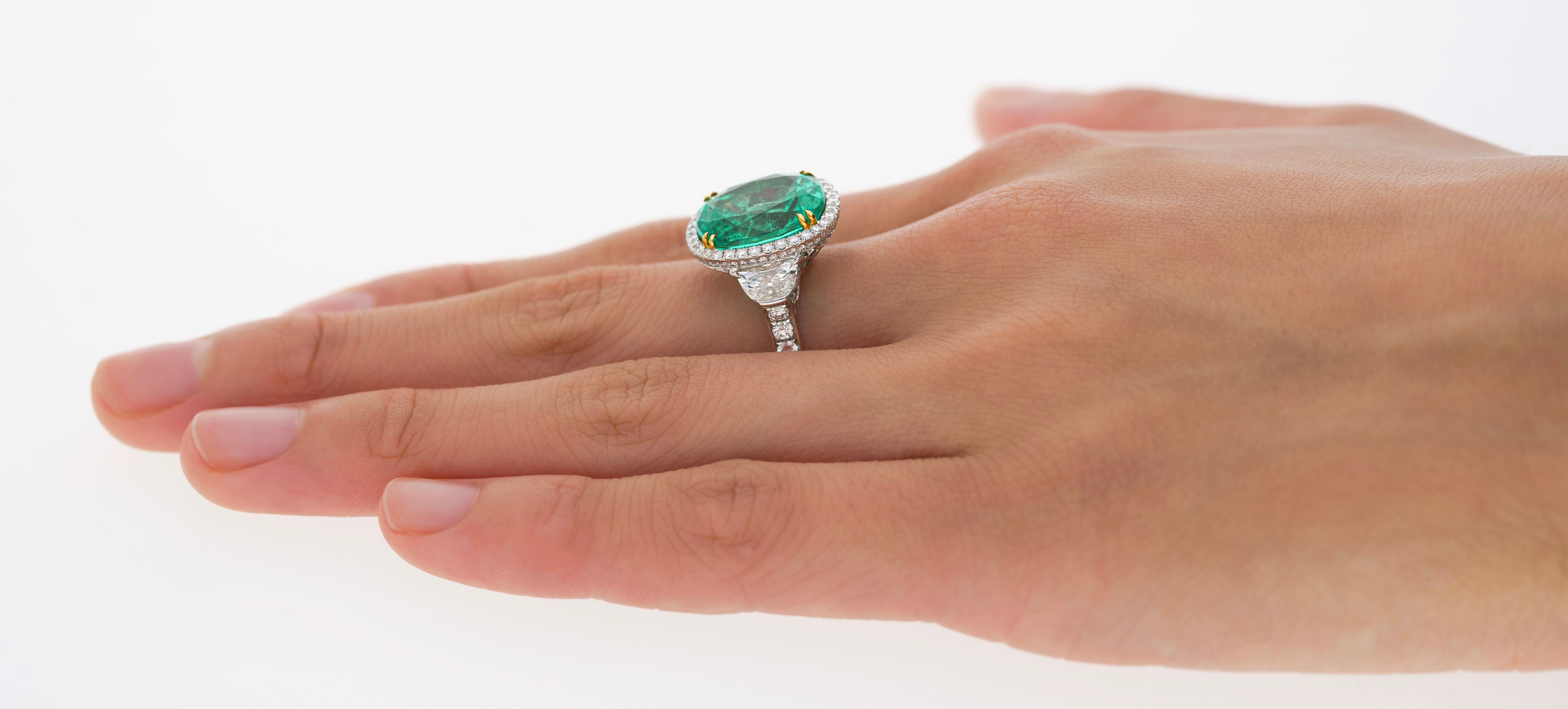 Cushion Cut AGL Certified 7.36 Carat No Oil Cushion-Cut Colombian Emerald Ring For Sale
